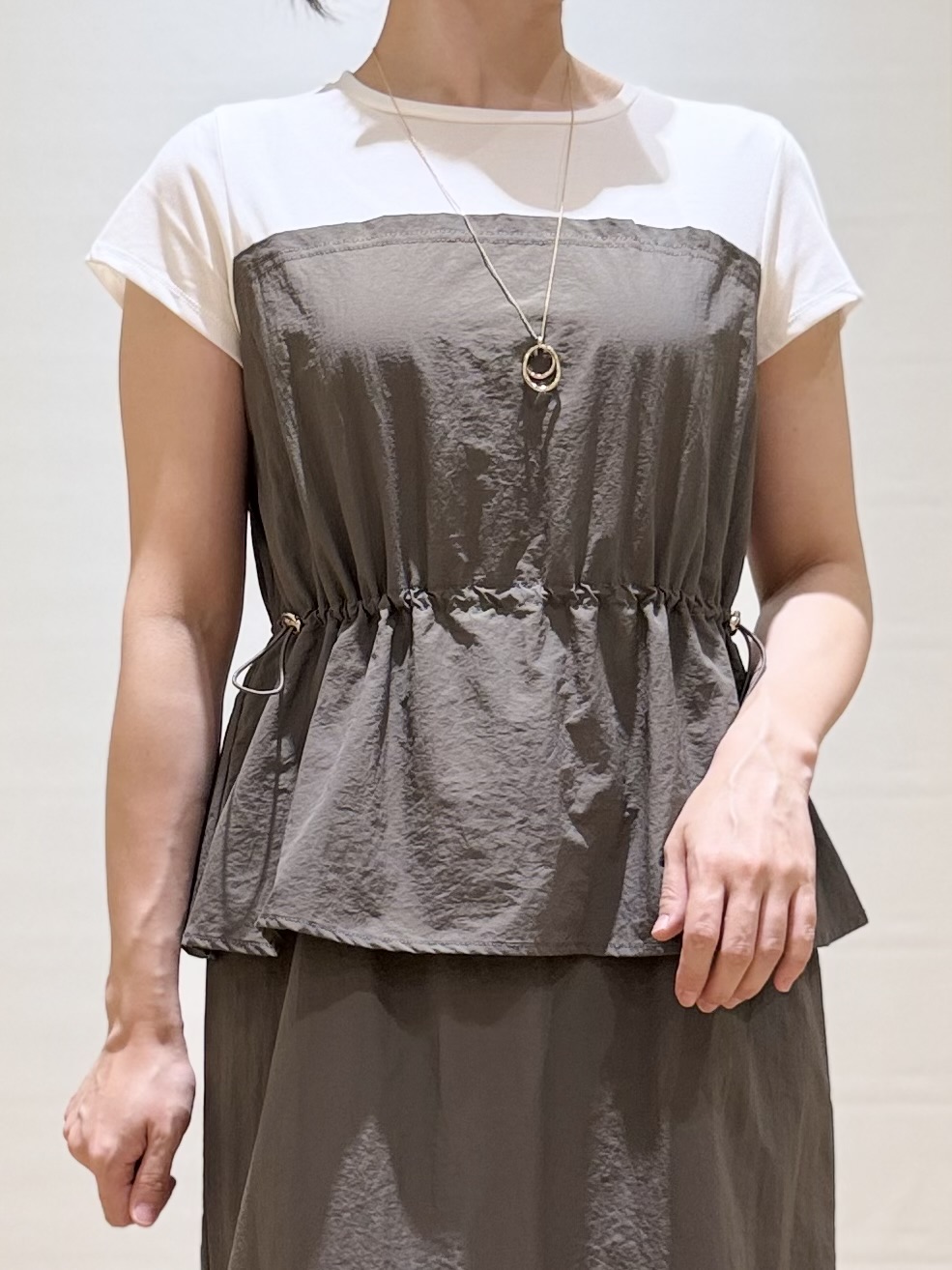 あんりさんの「grove｜【低身長さんも選べる着丈・洗濯機◎】1枚で旬顔！Tシャツドッキングドロストワンピース」を使ったコーディネート