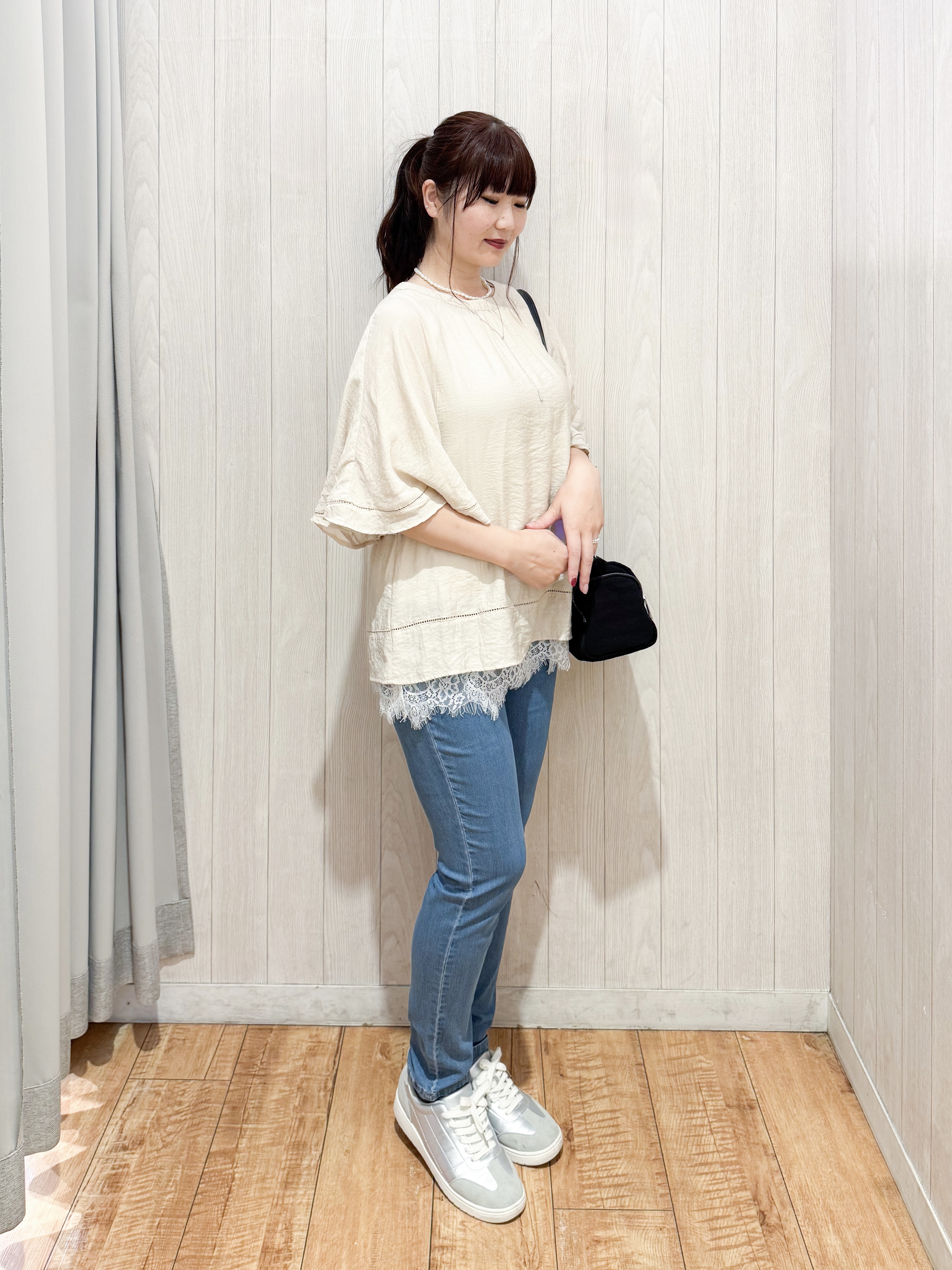 愛さんの「SHOO･LA･RUE｜【ひんやり/S-LL/体型カバー】はしごレースが涼し気な スラブポンチョ風ブラウス」を使ったコーディネート