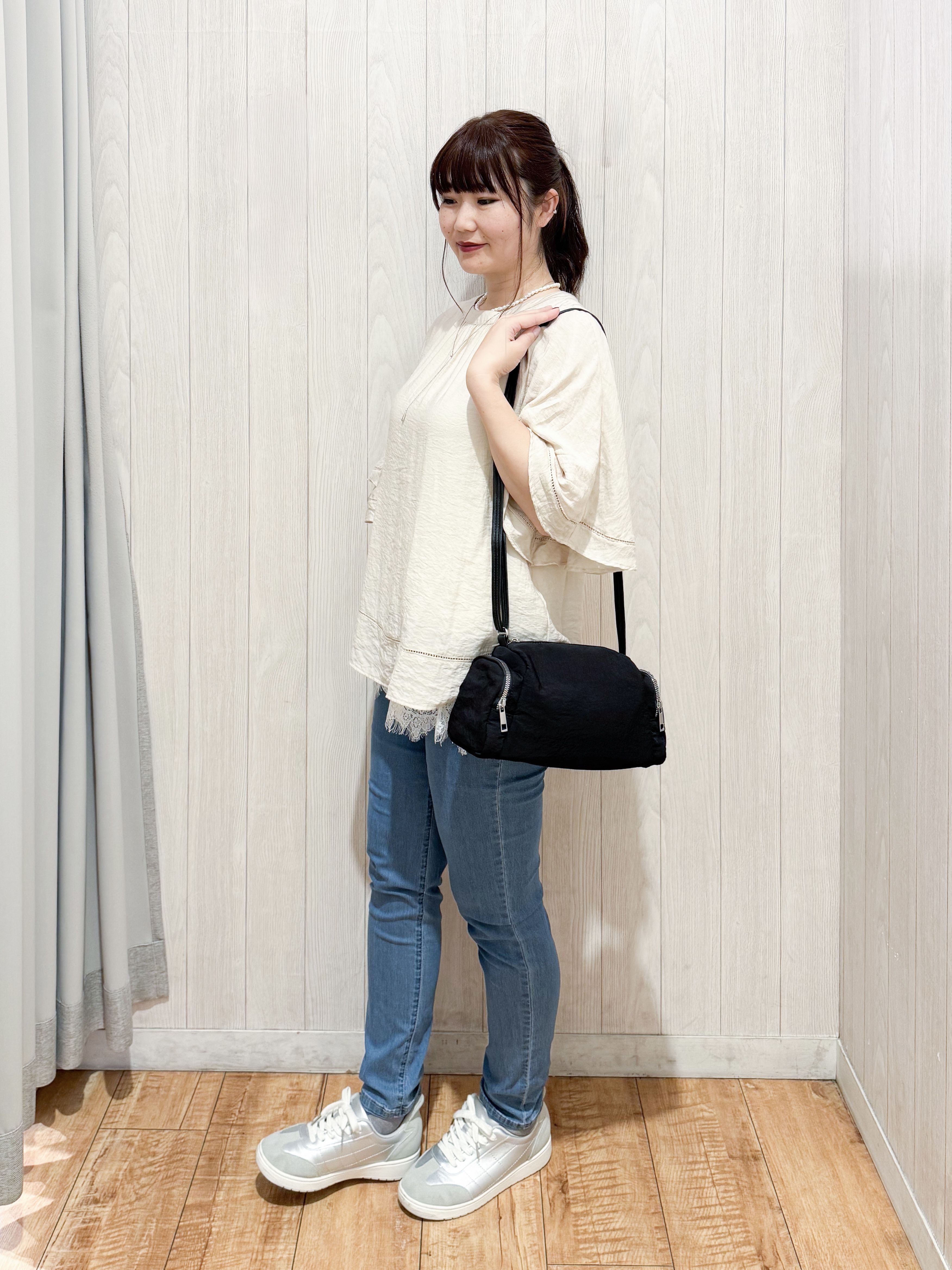 愛さんの「SHOO･LA･RUE｜【ひんやり/S-LL/体型カバー】はしごレースが涼し気な スラブポンチョ風ブラウス」を使ったコーディネート