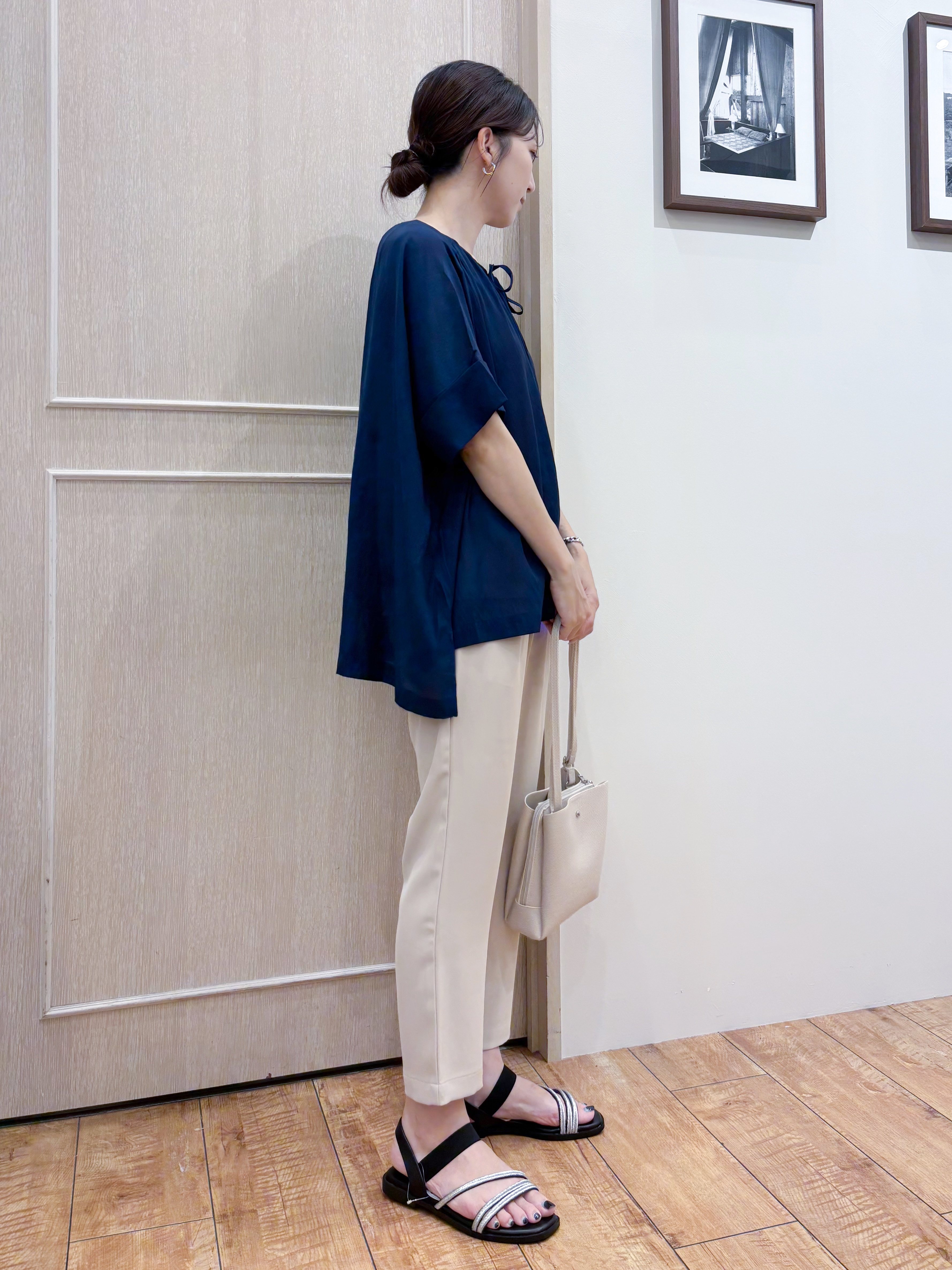 なみさんの「SHOO･LA･RUE｜【2点セット/洗濯機可/インしないで着られる】大人の抜け感 リボン付きポンチョ風ブラウス＆タンクトッ」を使ったコーディネート