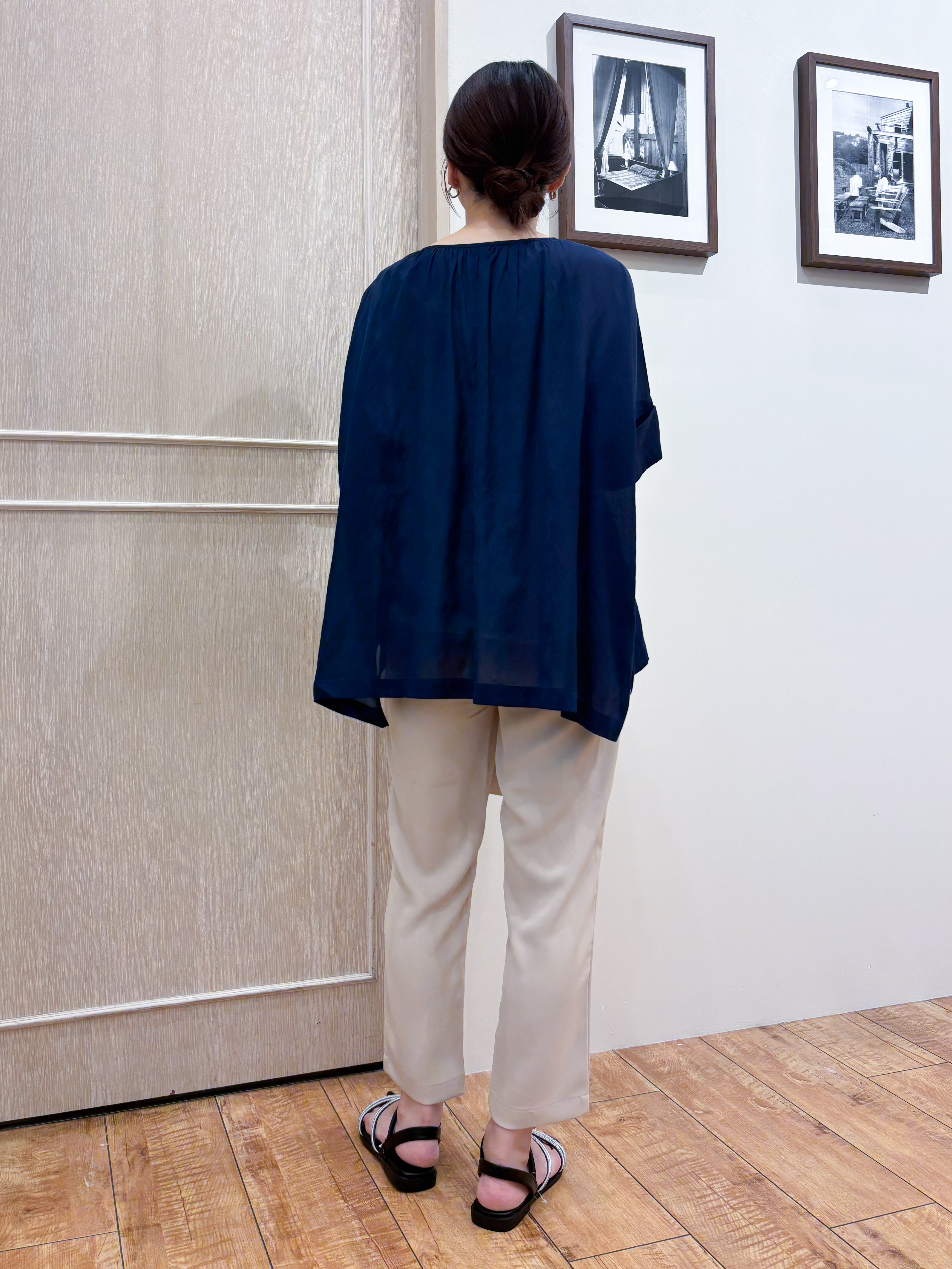 なみさんの「SHOO･LA･RUE｜【2点セット/洗濯機可/インしないで着られる】大人の抜け感 リボン付きポンチョ風ブラウス＆タンクトッ」を使ったコーディネート