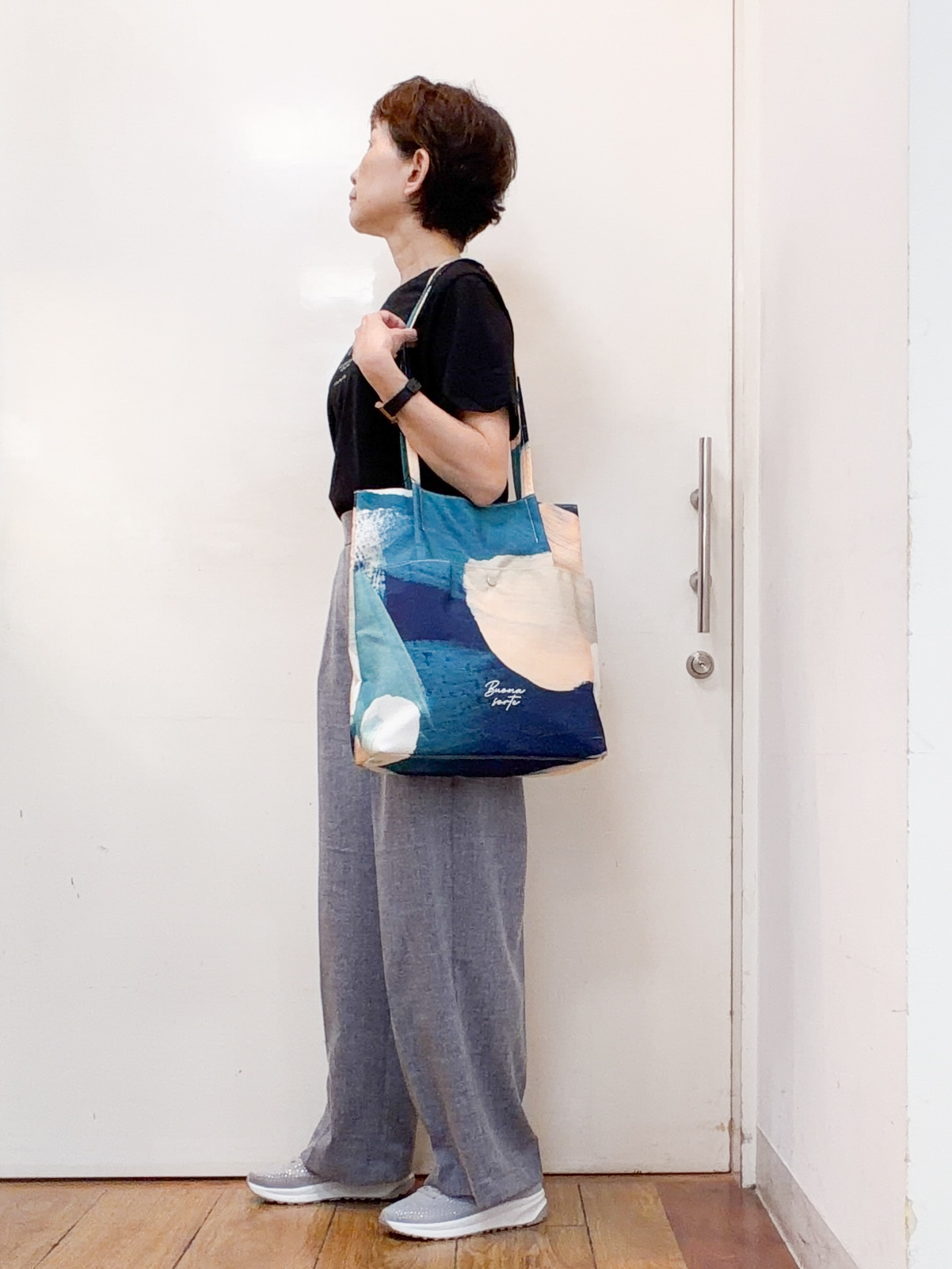 みぃさんの「SHOO･LA･RUE｜【ひんやり/S-LL/洗濯機可】真夏に着たい 大人のベーシックカラープリントTシャツ」を使ったコーディネート