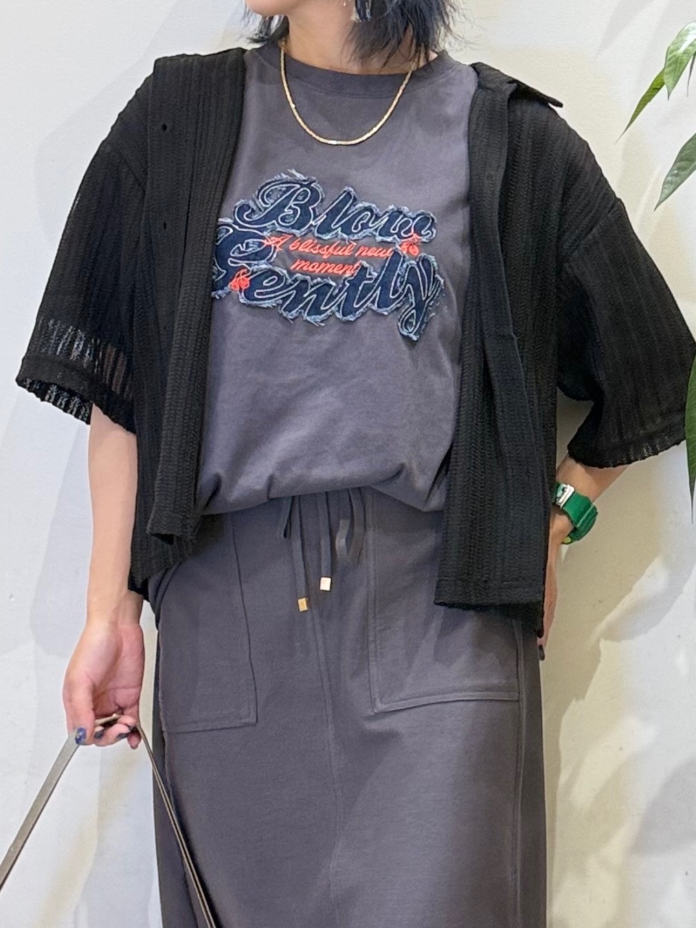 misakiさんの「SHOO･LA･RUE｜【洗濯機可/S-LL】軽やかで涼しげな 透かしレース風前開きシャツ」を使ったコーディネート