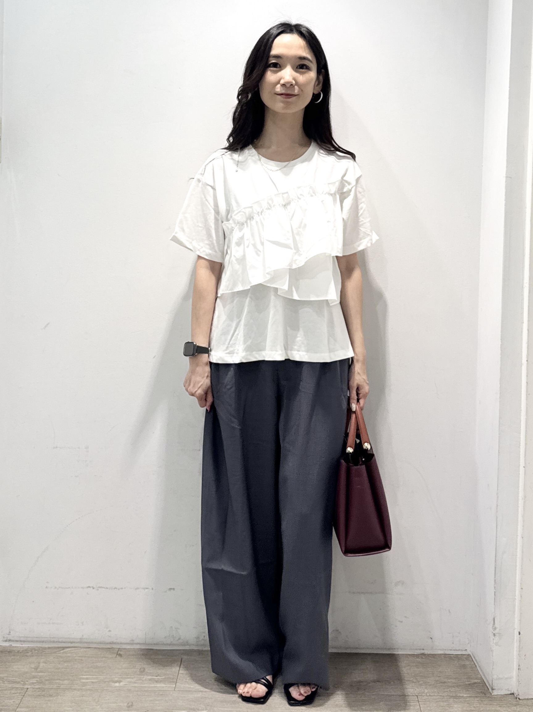 yuicciさんの「OPAQUE.CLIP｜【接触冷感】アシメフリルドッキングカットソー《洗濯機OK》」を使ったコーディネート