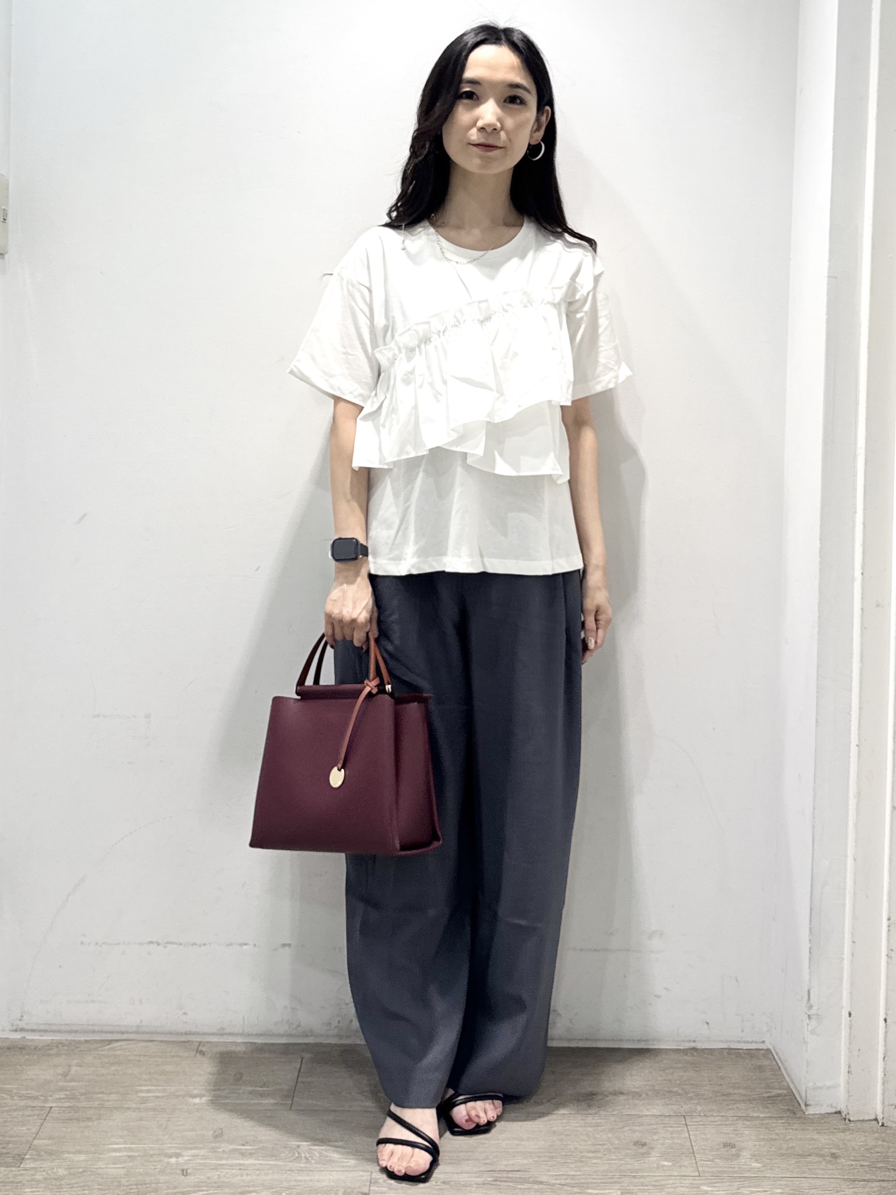 yuicciさんの「OPAQUE.CLIP｜【接触冷感】アシメフリルドッキングカットソー《洗濯機OK》」を使ったコーディネート