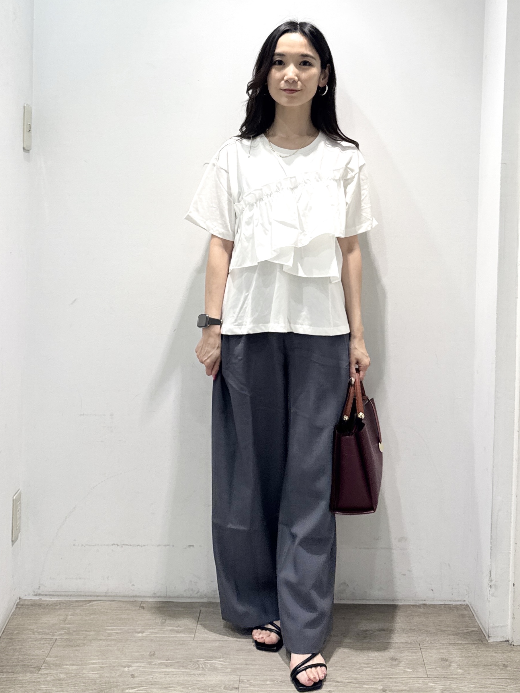 yuicciさんの「OPAQUE.CLIP｜【接触冷感】アシメフリルドッキングカットソー《洗濯機OK》」を使ったコーディネート