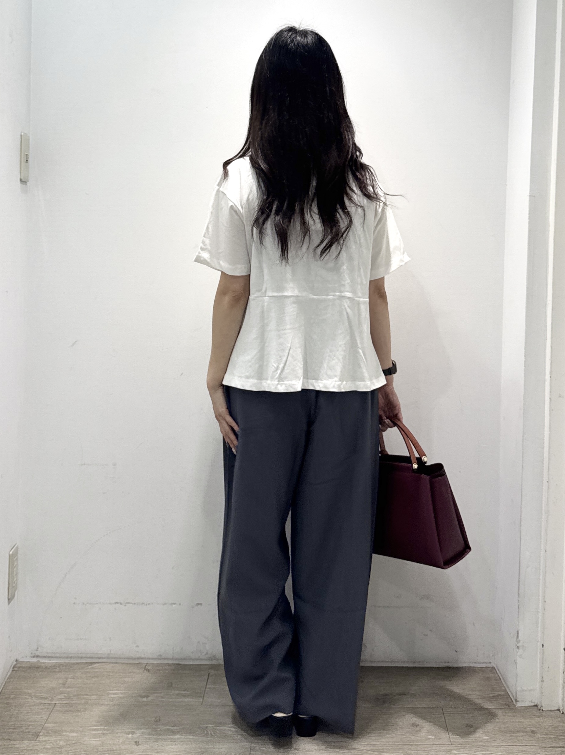 yuicciさんの「OPAQUE.CLIP｜【接触冷感】アシメフリルドッキングカットソー《洗濯機OK》」を使ったコーディネート