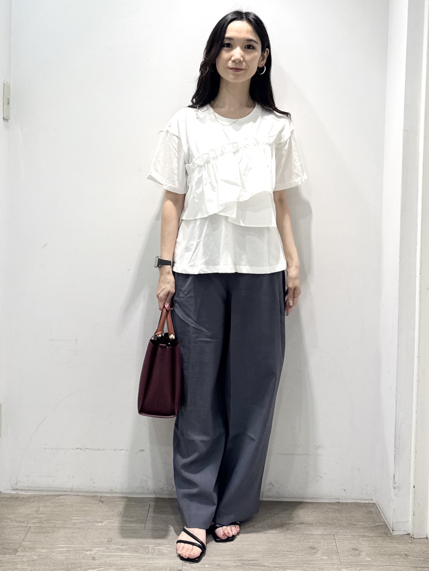 yuicciさんの「OPAQUE.CLIP｜【接触冷感】アシメフリルドッキングカットソー《洗濯機OK》」を使ったコーディネート