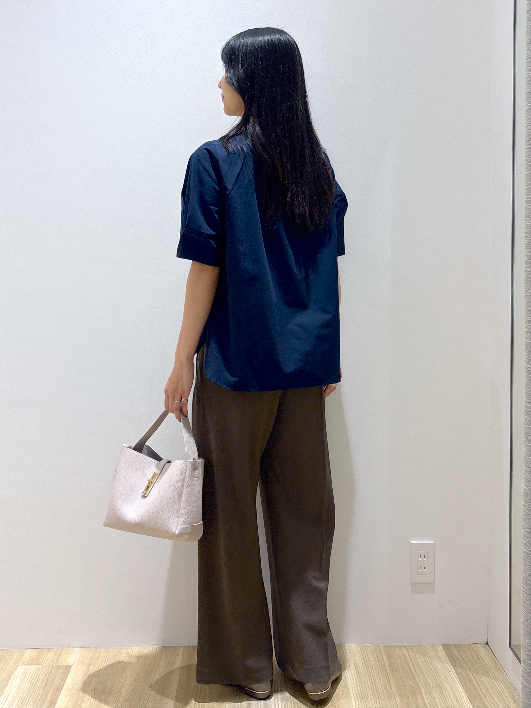 sachikoさんの「OPAQUE.CLIP｜タックスリーブ スキッパーブラウス【洗濯機OK】」を使ったコーディネート