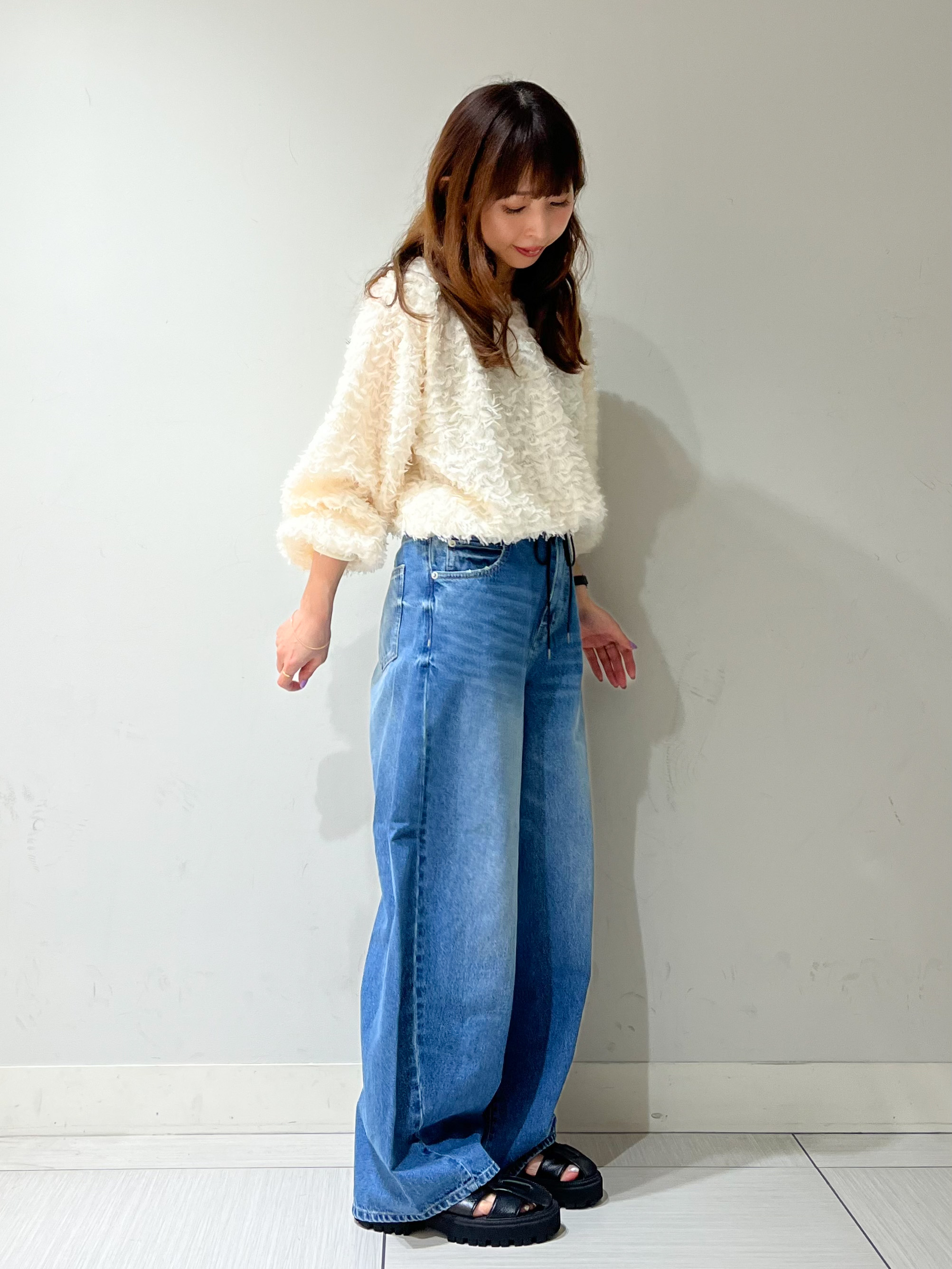 じゅんさんの「DRESSTERIOR｜provoke（プロヴォーク）【別注】 フワラーモチーフブラウス」を使ったコーディネート