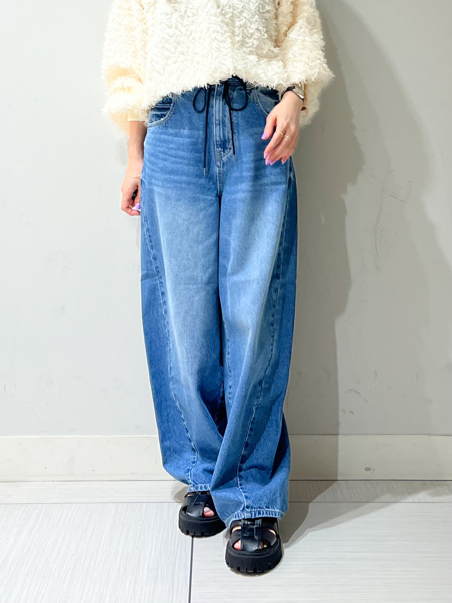 じゅんさんの「DRESSTERIOR｜provoke（プロヴォーク）【別注】 フワラーモチーフブラウス」を使ったコーディネート