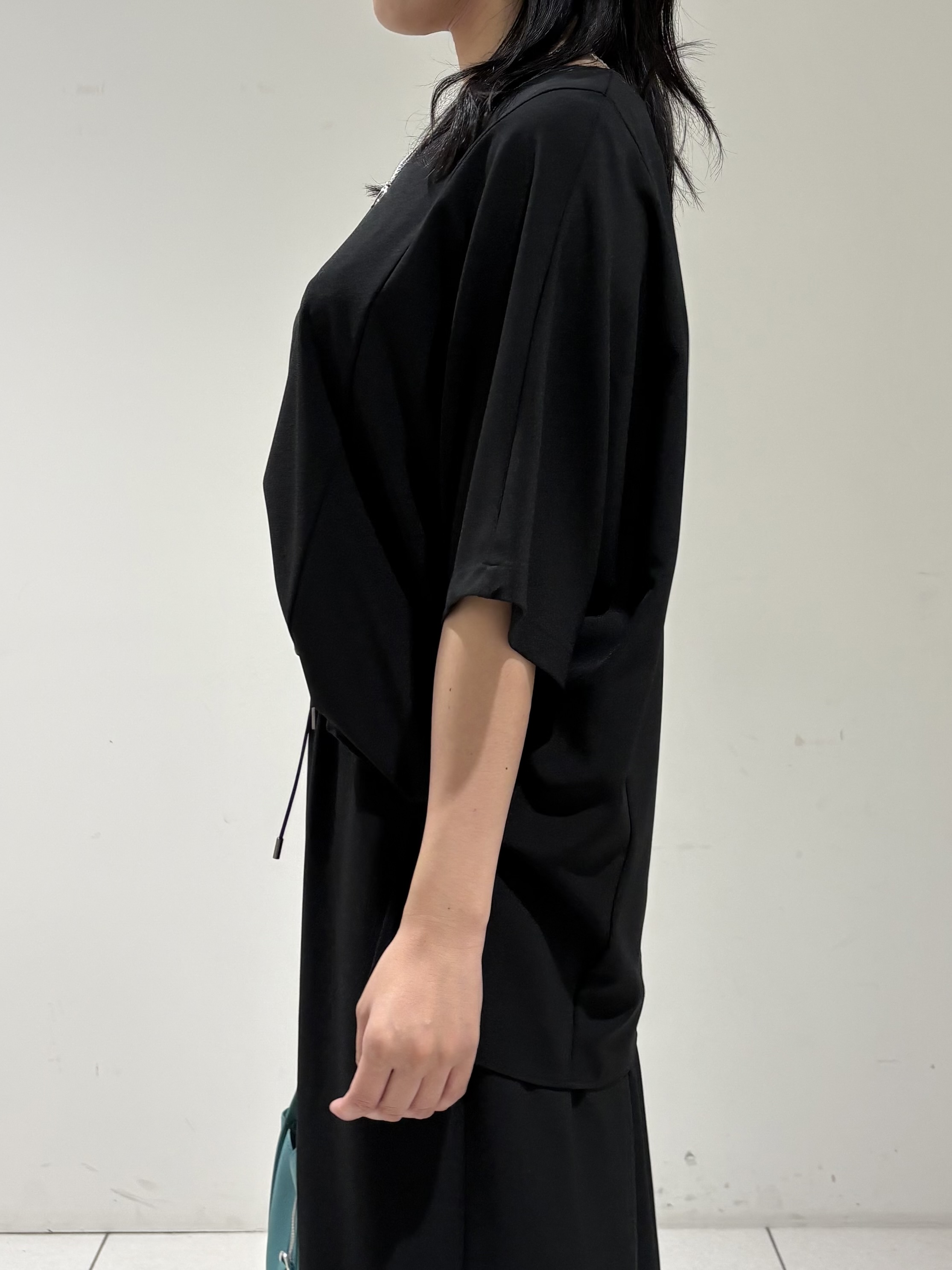 momokoさんの「INDIVI｜【体型＆二の腕カバー/着る日傘】ドルマントップス」を使ったコーディネート
