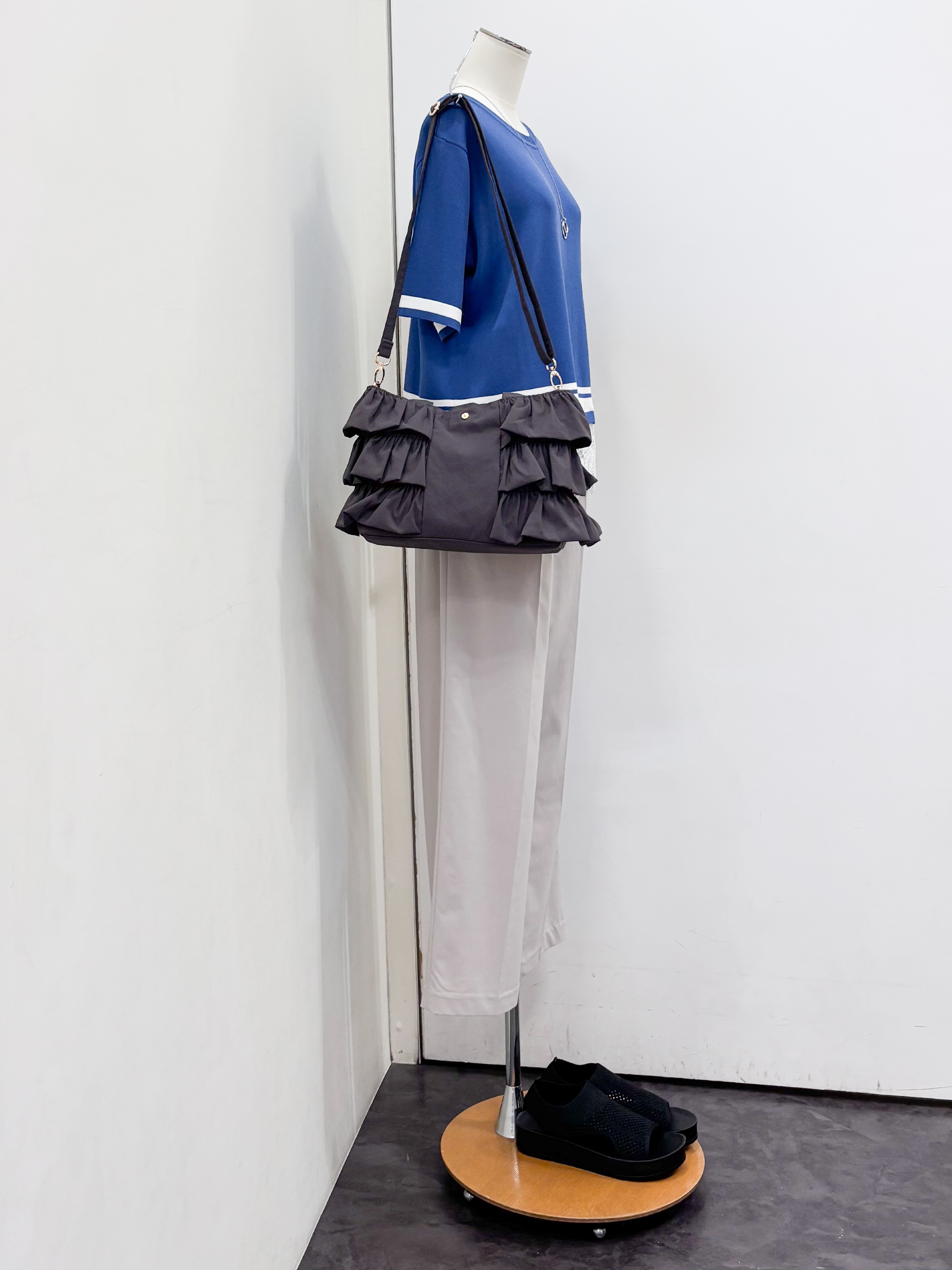 yukariさんの「grove｜【シリーズ累計36万枚／UVカット・ひんやり・洗濯機OK】やわらかドライタッチレースドッキングニット」を使ったコーディネート