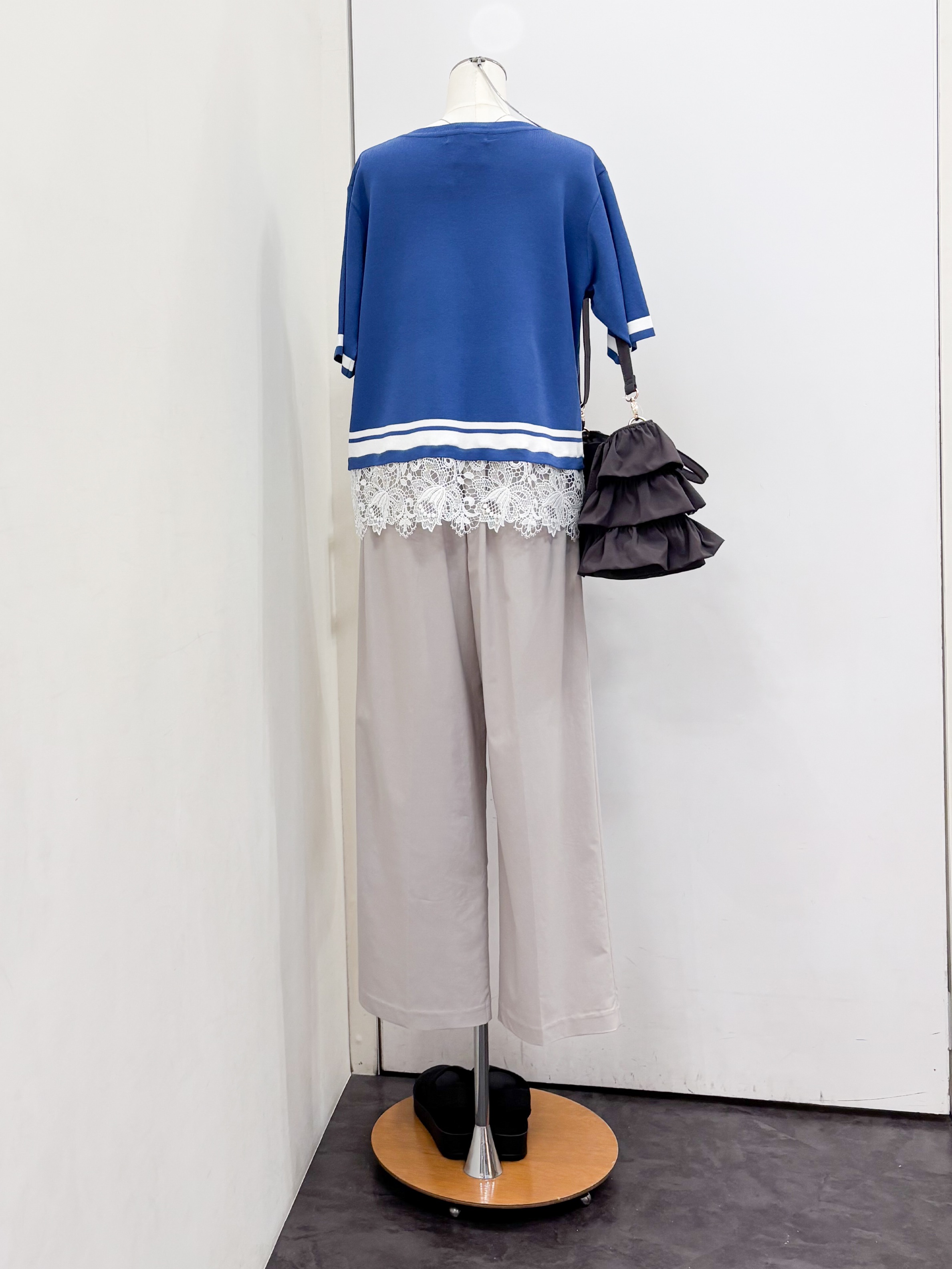 yukariさんの「grove｜【シリーズ累計36万枚／UVカット・ひんやり・洗濯機OK】やわらかドライタッチレースドッキングニット」を使ったコーディネート