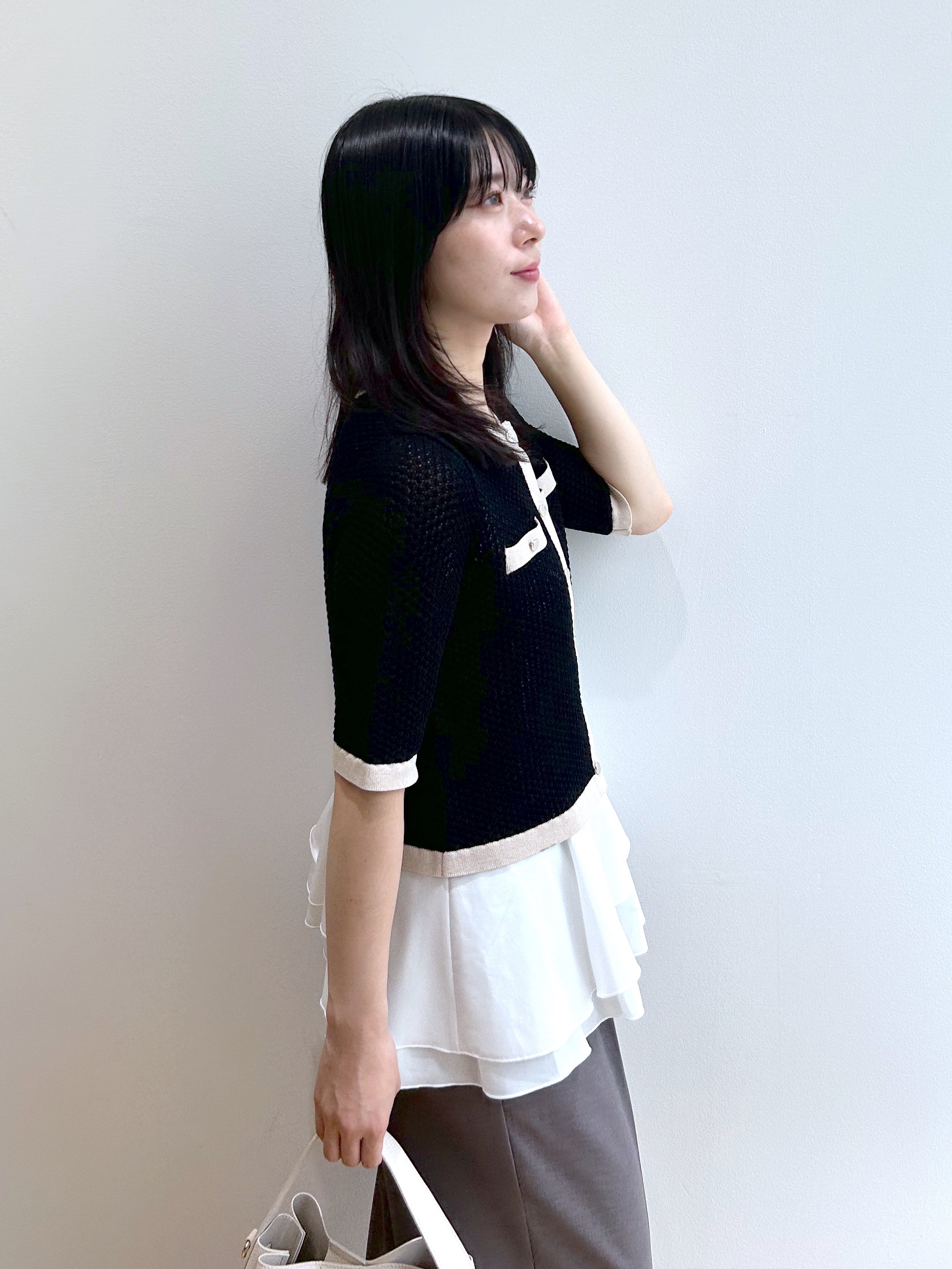 RINAさんの「index｜ペプラムキャミSETバイカラーカーディガン【洗濯機OK／抗ピリング】」を使ったコーディネート