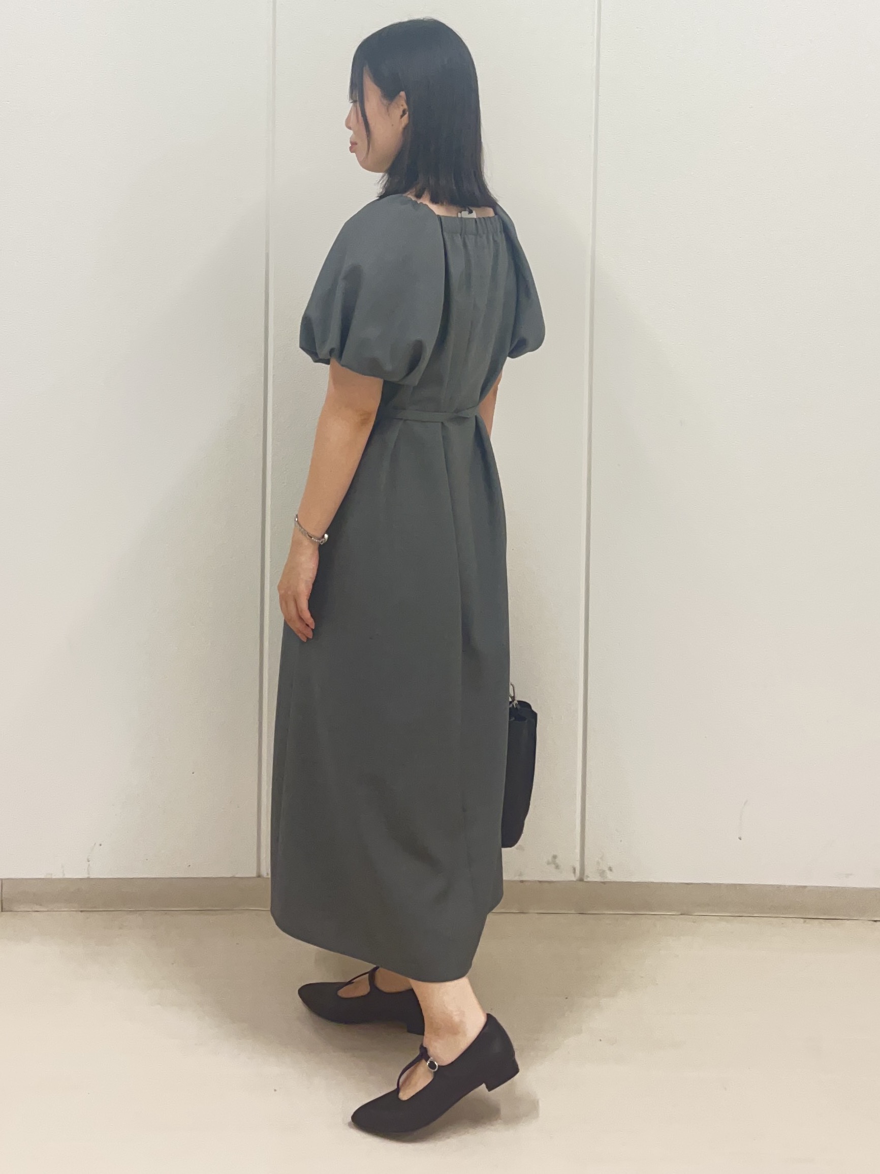 Rihoさんの「Reflect｜【UVカット／手洗い可】パフスリーブ Vネックワンピース」を使ったコーディネート