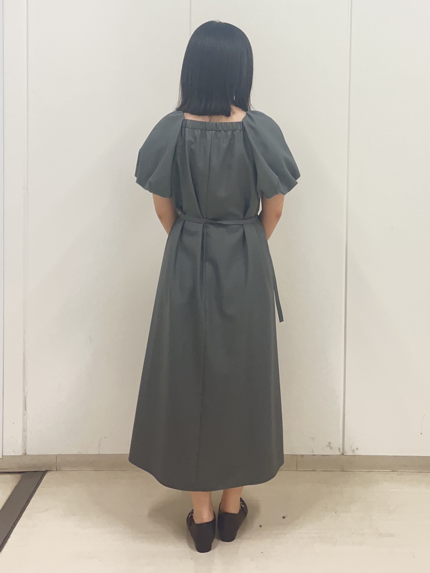 Rihoさんの「Reflect｜【UVカット／手洗い可】パフスリーブ Vネックワンピース」を使ったコーディネート