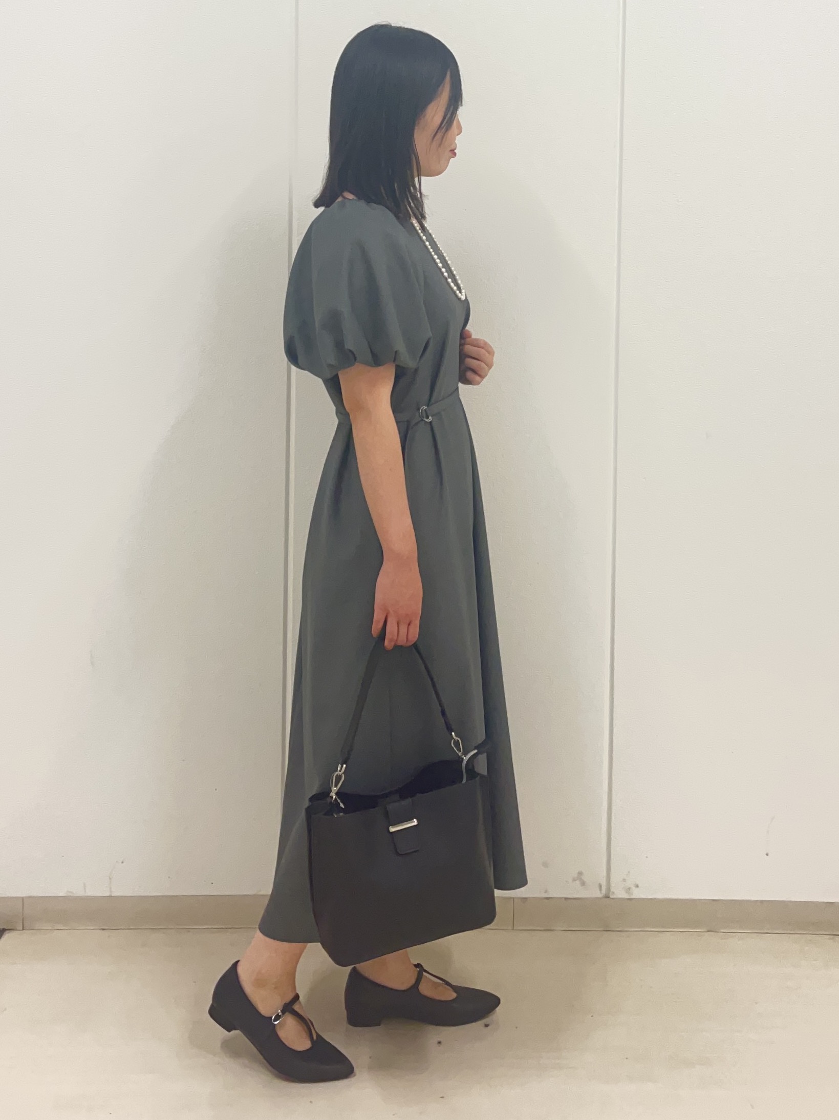 Rihoさんの「Reflect｜【UVカット／手洗い可】パフスリーブ Vネックワンピース」を使ったコーディネート