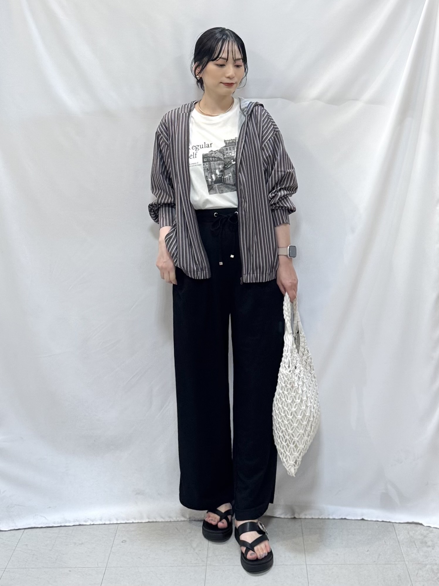 𝐇𝐢𝐫𝐨𝐦𝐢さんの「SHOO･LA･RUE｜【ひんやり/洗濯後しわになりにくい/S-LL】お顔も手の甲もしっかりカバー　日よけ・指穴付きUVパー」を使ったコーディネート