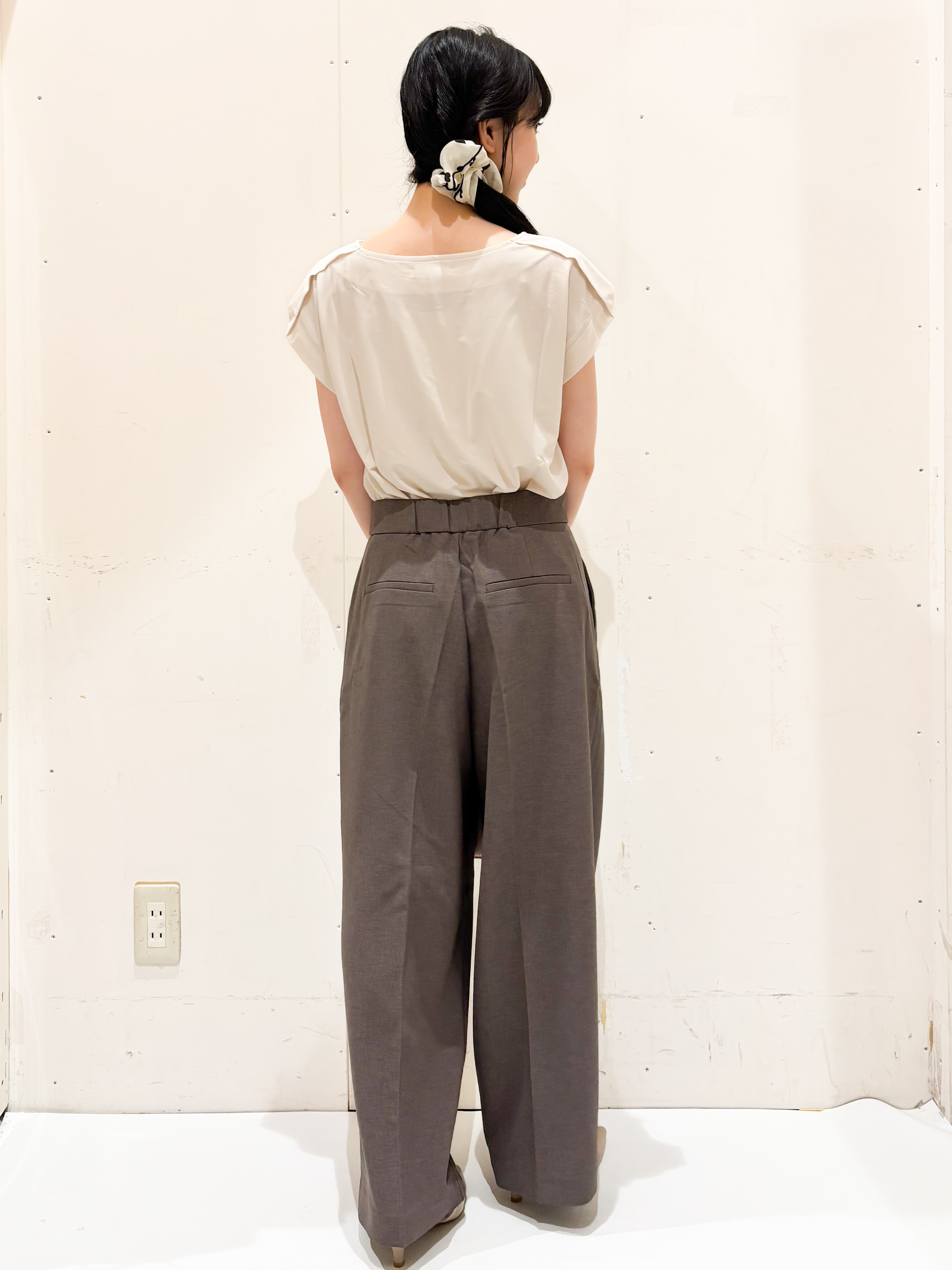 Hinaさんの「OPAQUE.CLIP｜【接触冷感】ひんやりキーネックフレンチトップス《洗濯機OK》」を使ったコーディネート