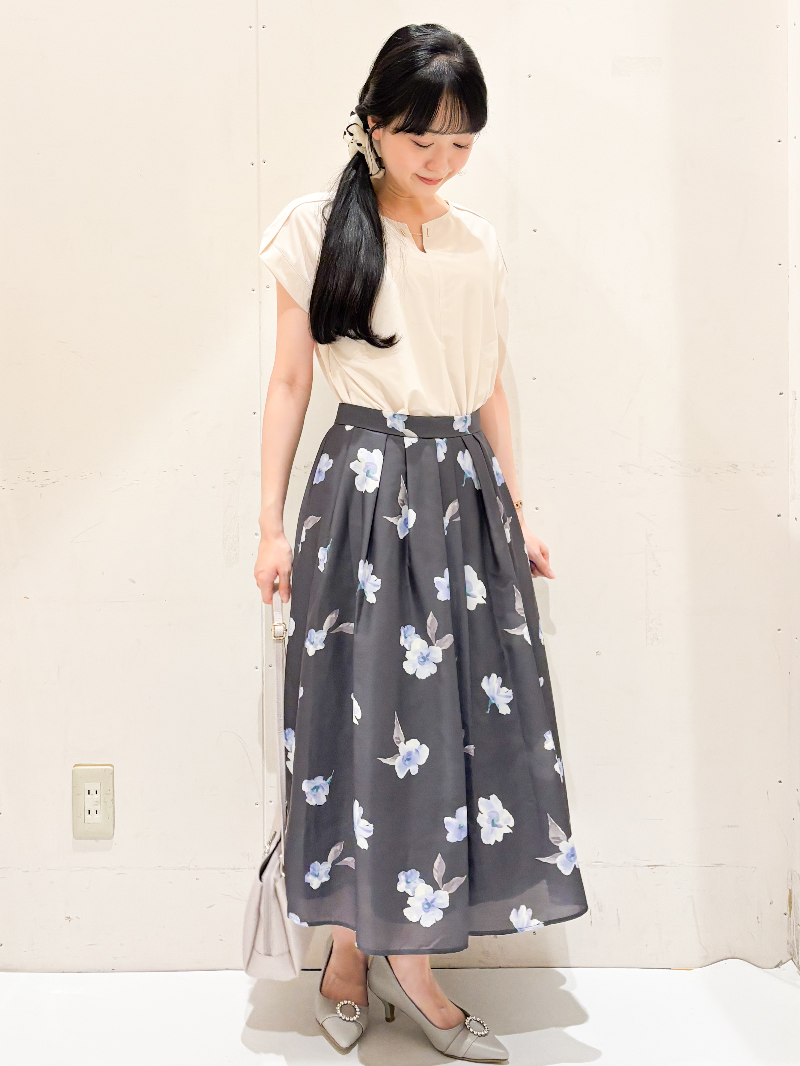 Hinaさんの「OPAQUE.CLIP｜【接触冷感】ひんやりキーネックフレンチトップス《洗濯機OK》」を使ったコーディネート