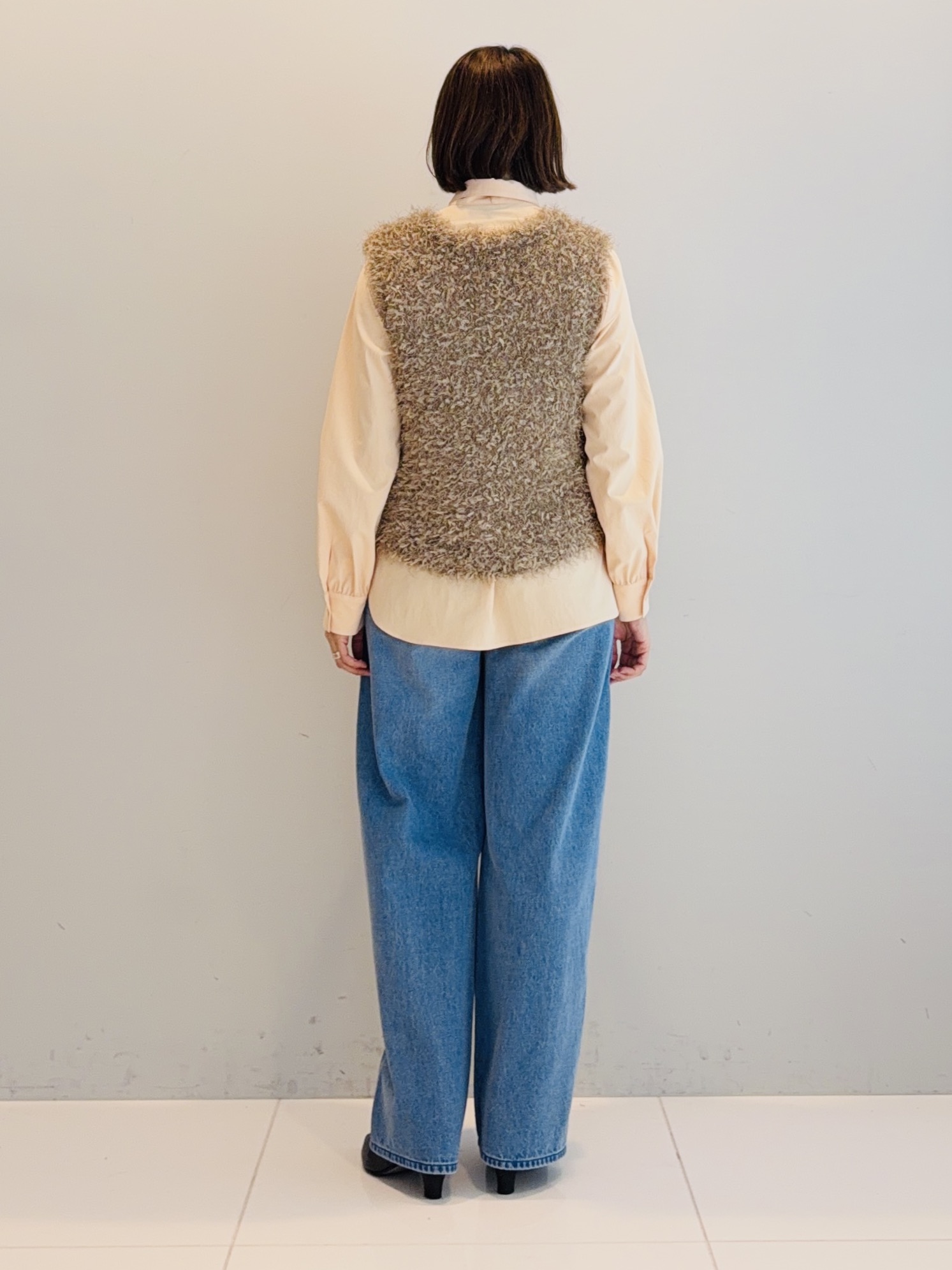 murayamaさんの「INDIVI｜【洗える】ファンシーヤーンVネックニットベスト」を使ったコーディネート