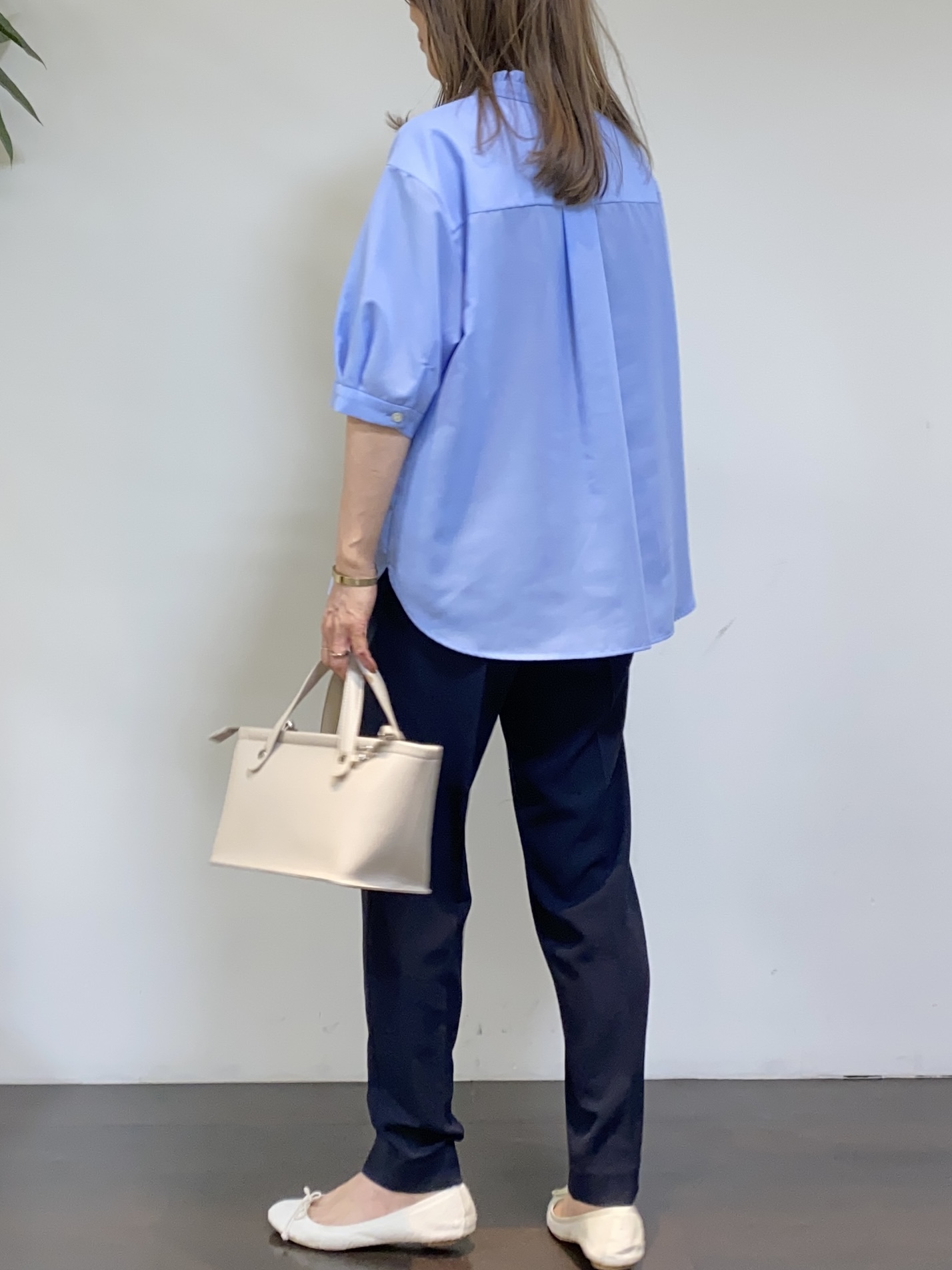 tomoさんの「UNTITLED｜【接触冷感/通気性/洗える】スタンドカラーフリルブラウス」を使ったコーディネート
