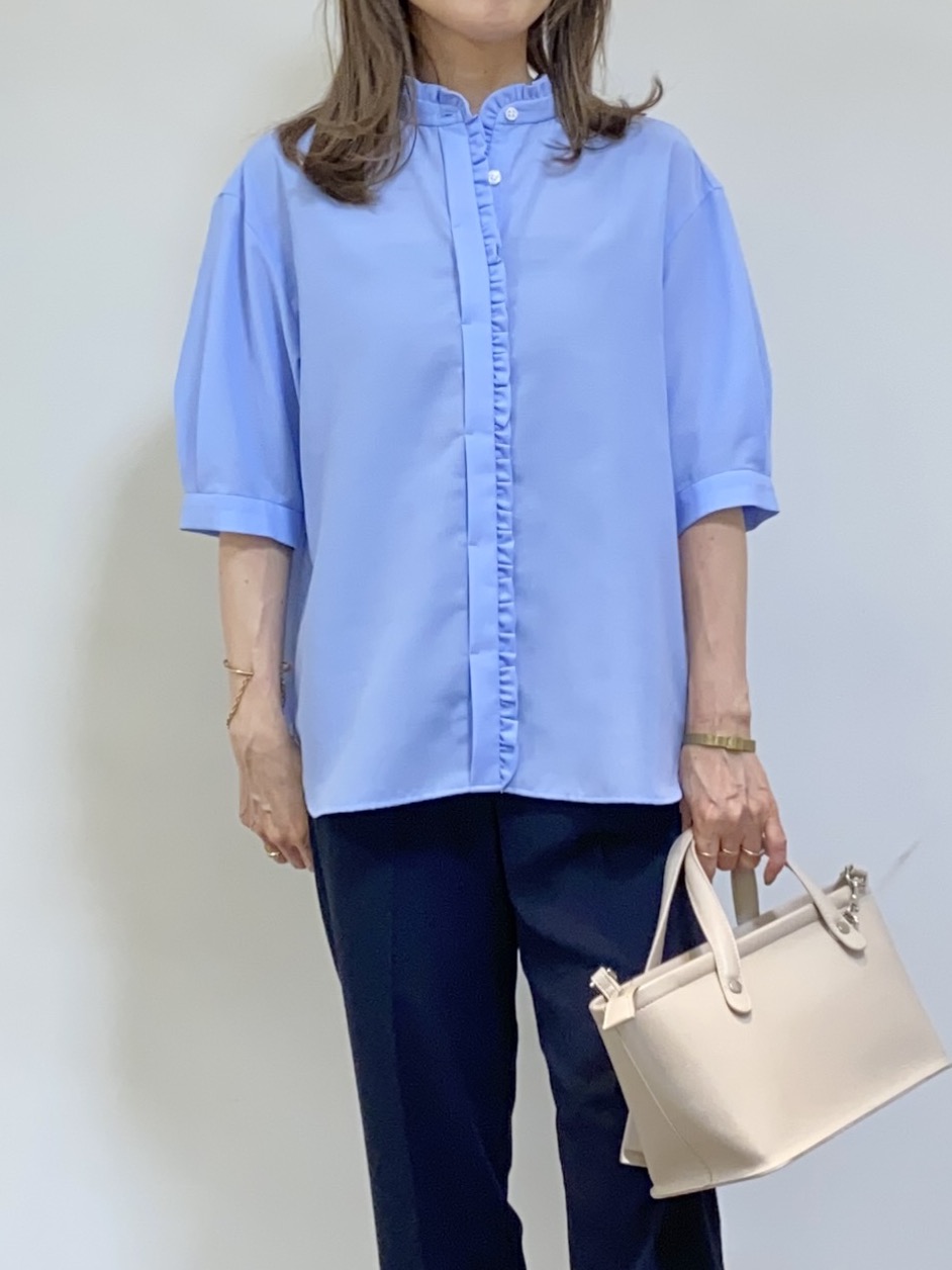 tomoさんの「UNTITLED｜【接触冷感/通気性/洗える】スタンドカラーフリルブラウス」を使ったコーディネート