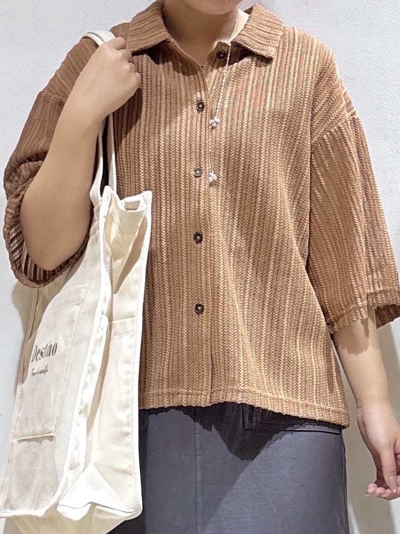 るねさんの「SHOO･LA･RUE｜【洗濯機可/S-LL】軽やかで涼しげな 透かしレース風前開きシャツ」を使ったコーディネート