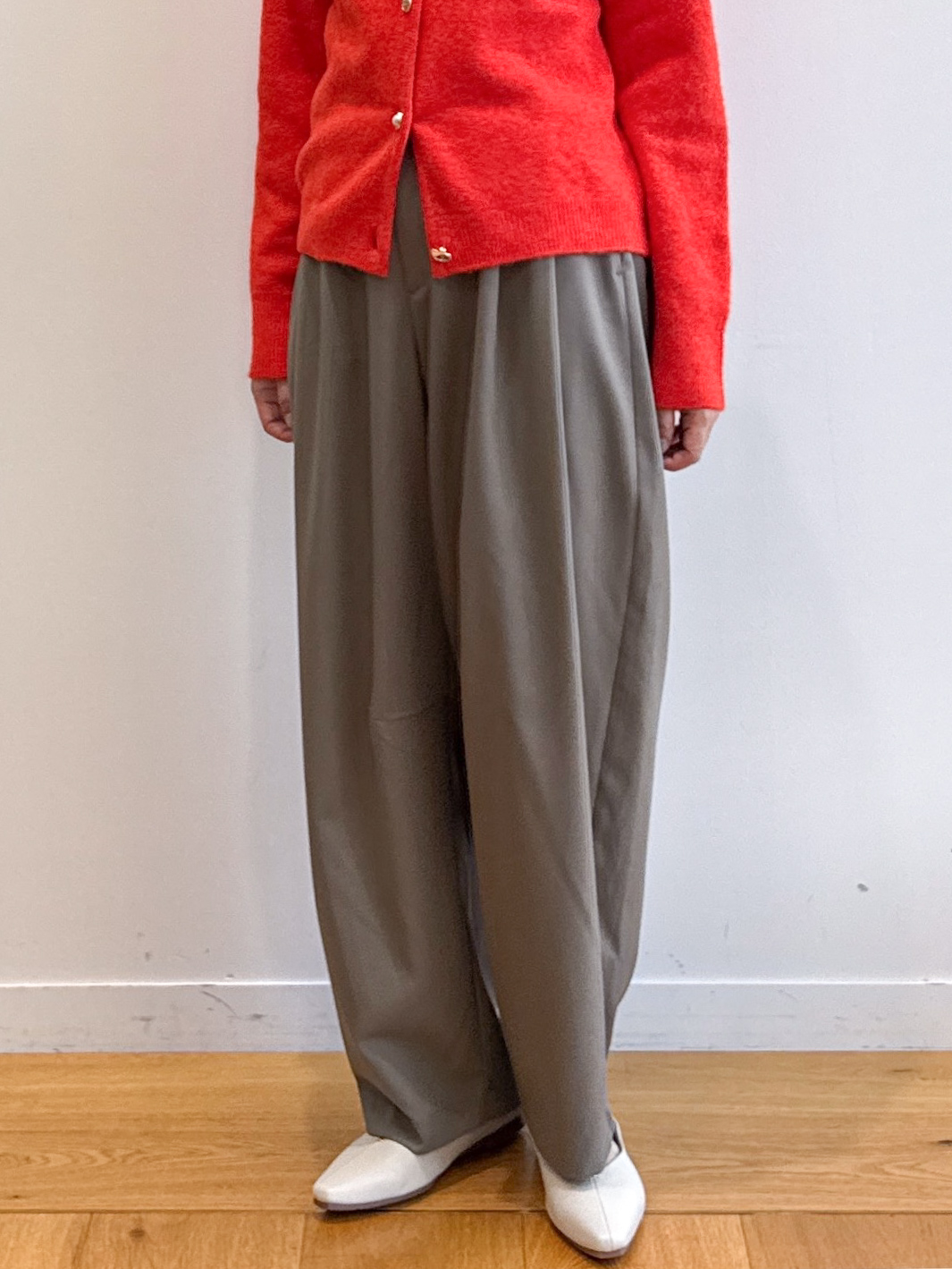 そねなおさんの「OPAQUE.CLIP｜タックバレルパンツ【洗濯機OK】」を使ったコーディネート
