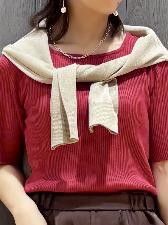 meiさんの「SHOO･LA･RUE｜【毛玉になりにくい/洗濯機可/S-LL】お顔まわりをシャープに。5分袖スクエアトップス」を使ったコーディネート