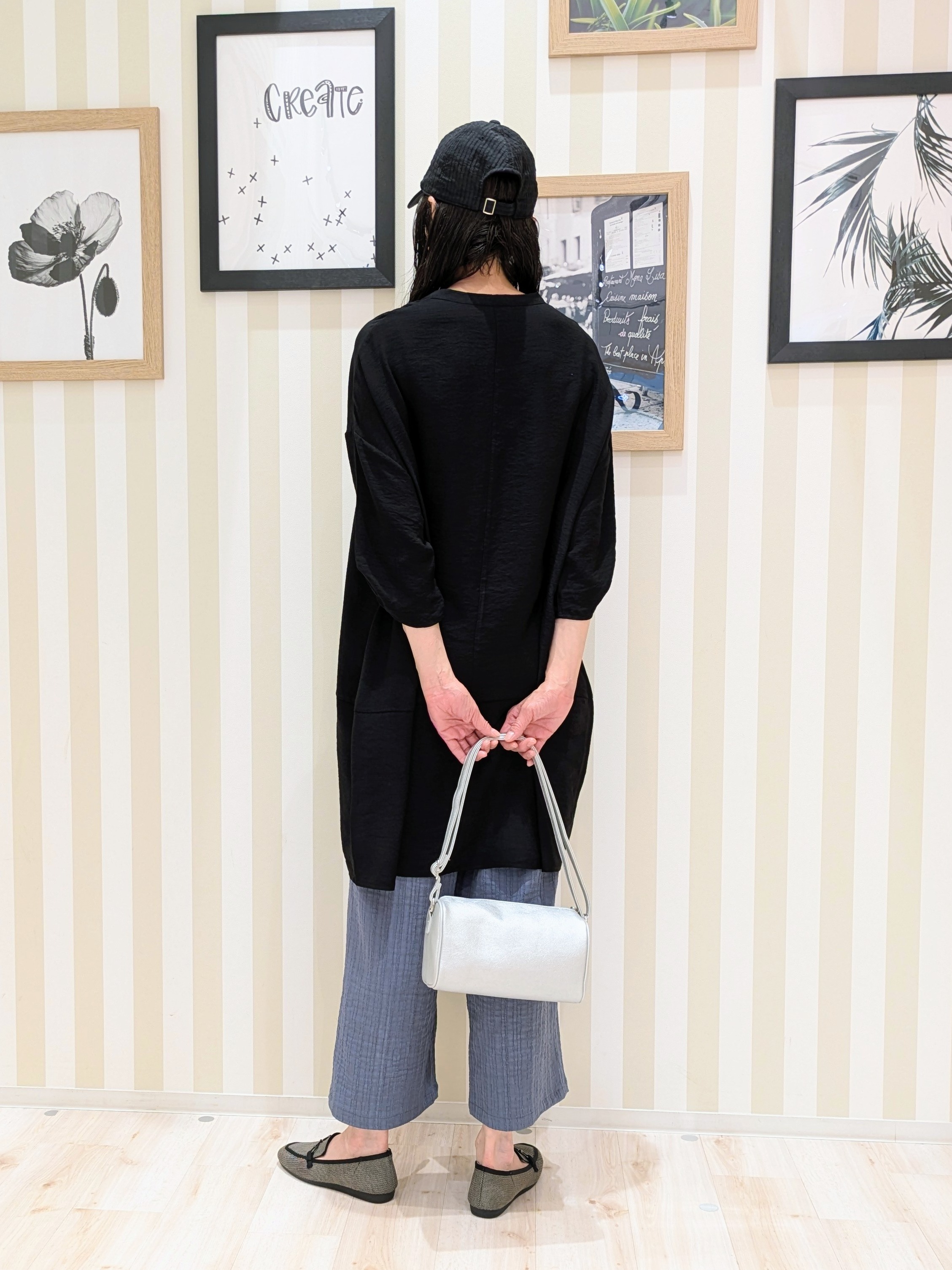 Mikiさんの「SHOO･LA･RUE｜【ひんやり/S-LL/洗濯後しわになりにくい】体型カバーにも ゆるっとリラックス 7分袖チュニック」を使ったコーディネート