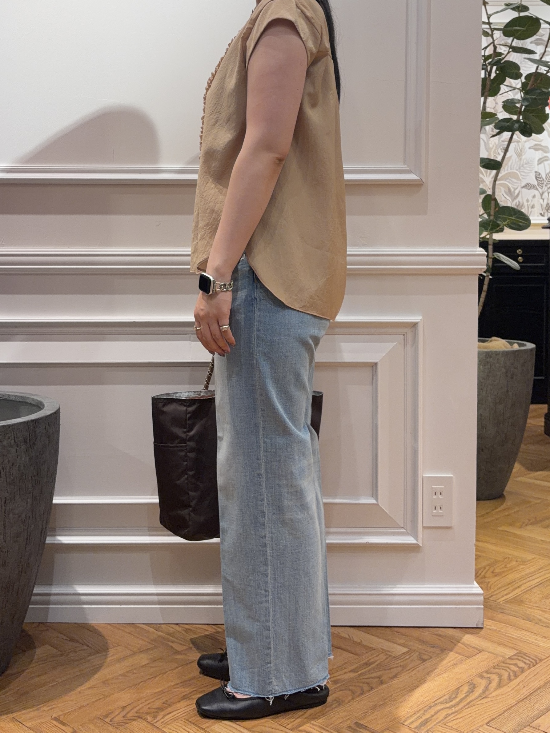 SAKAIさんの「DRESSTERIOR｜フレンチスリーブ　フリルブラウス」を使ったコーディネート