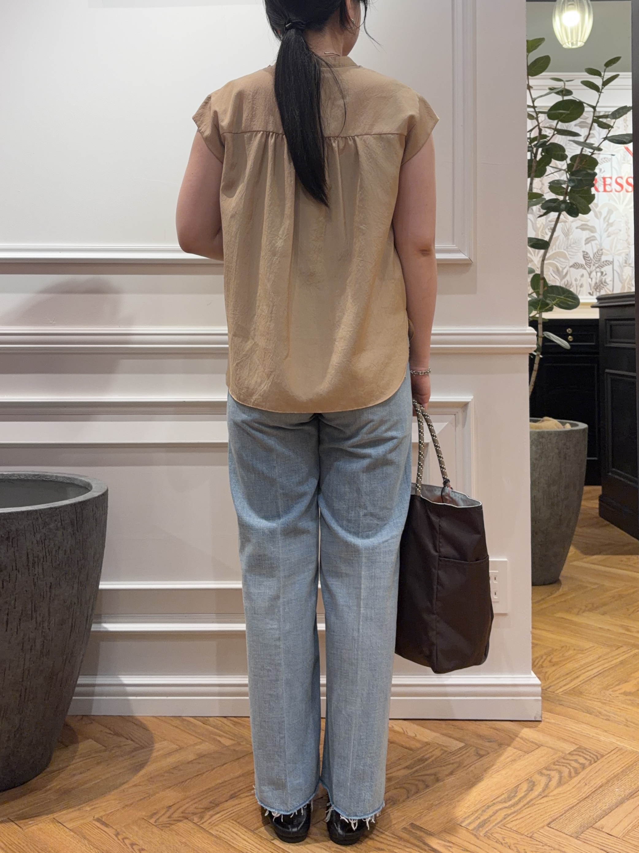 SAKAIさんの「DRESSTERIOR｜フレンチスリーブ　フリルブラウス」を使ったコーディネート