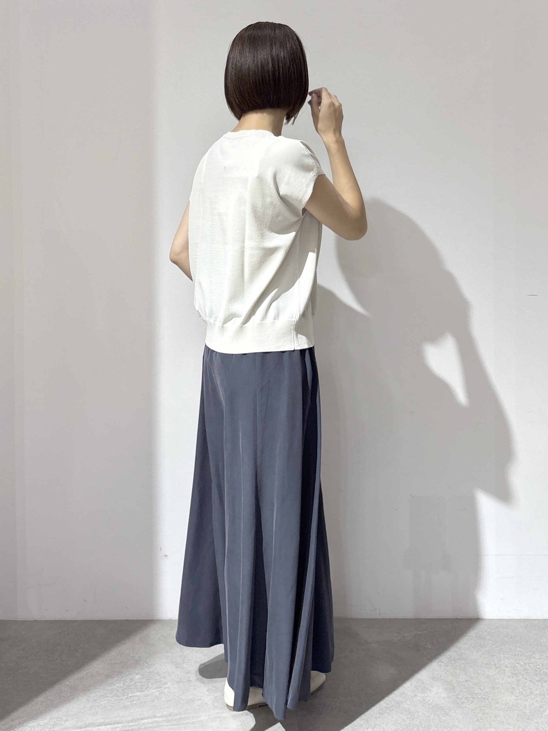NAKAさんの「OPAQUE.CLIP｜【接触冷感／UV】フリルフレンチスリーブニット《洗濯機OK》」を使ったコーディネート