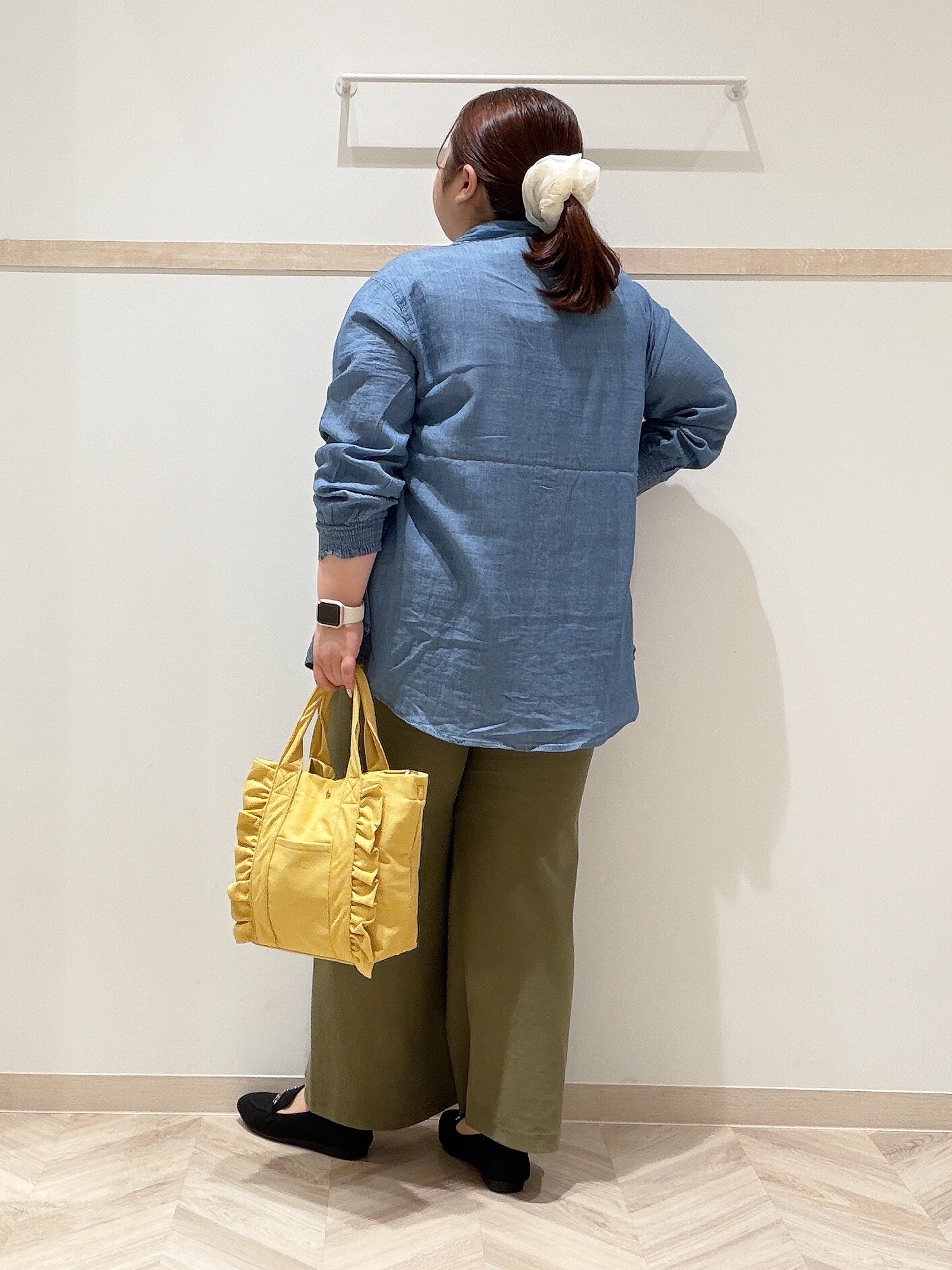 ゆめかさんの「SHOO･LA･RUE｜【綿100%/UV/S-LL/体型カバー】優しく透ける 柔らかシアーデニムシャツ」を使ったコーディネート