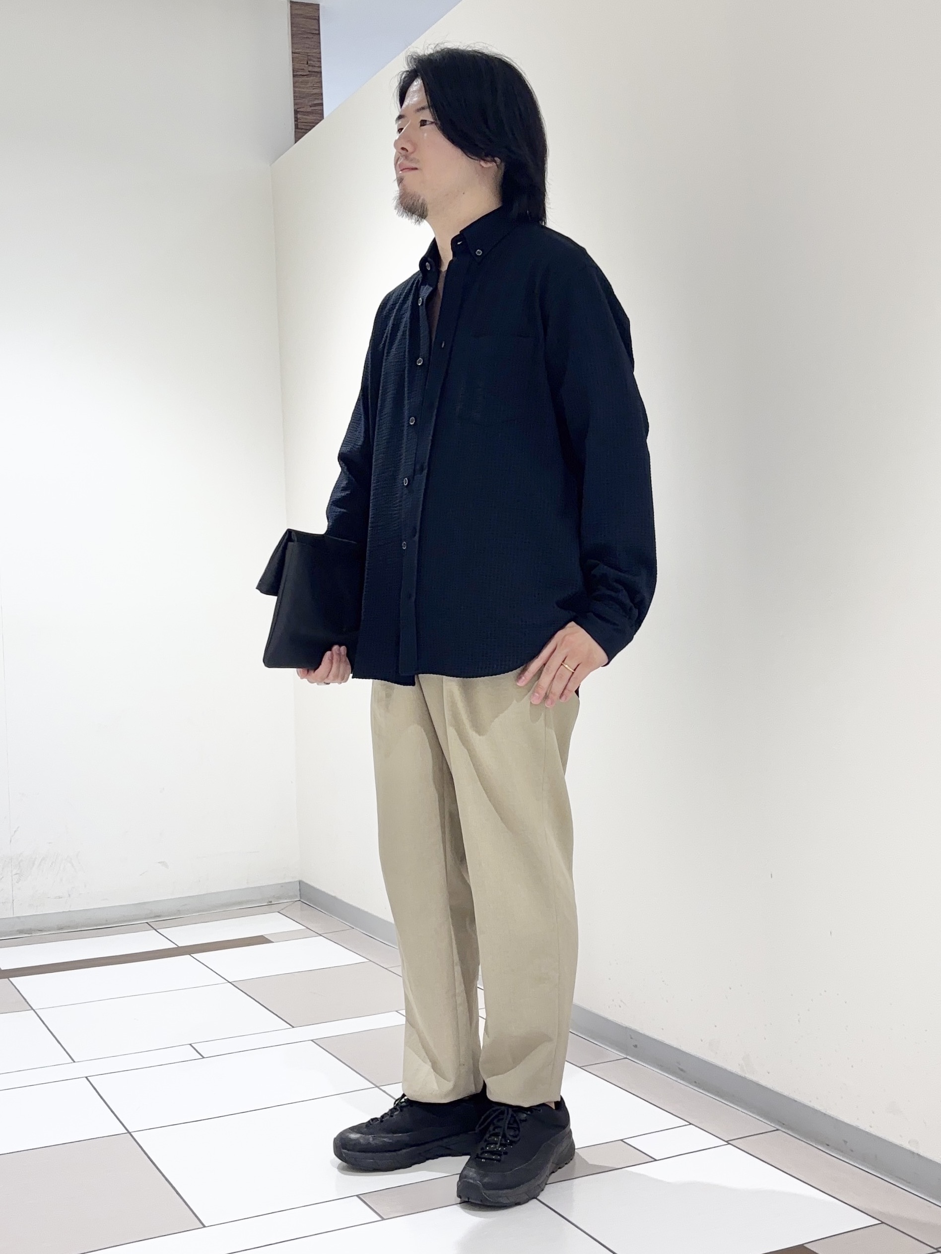 及川さんの「TAKEO KIKUCHI｜【抗菌防臭/シーズンレス】シアサッカー ジャージシャツ」を使ったコーディネート