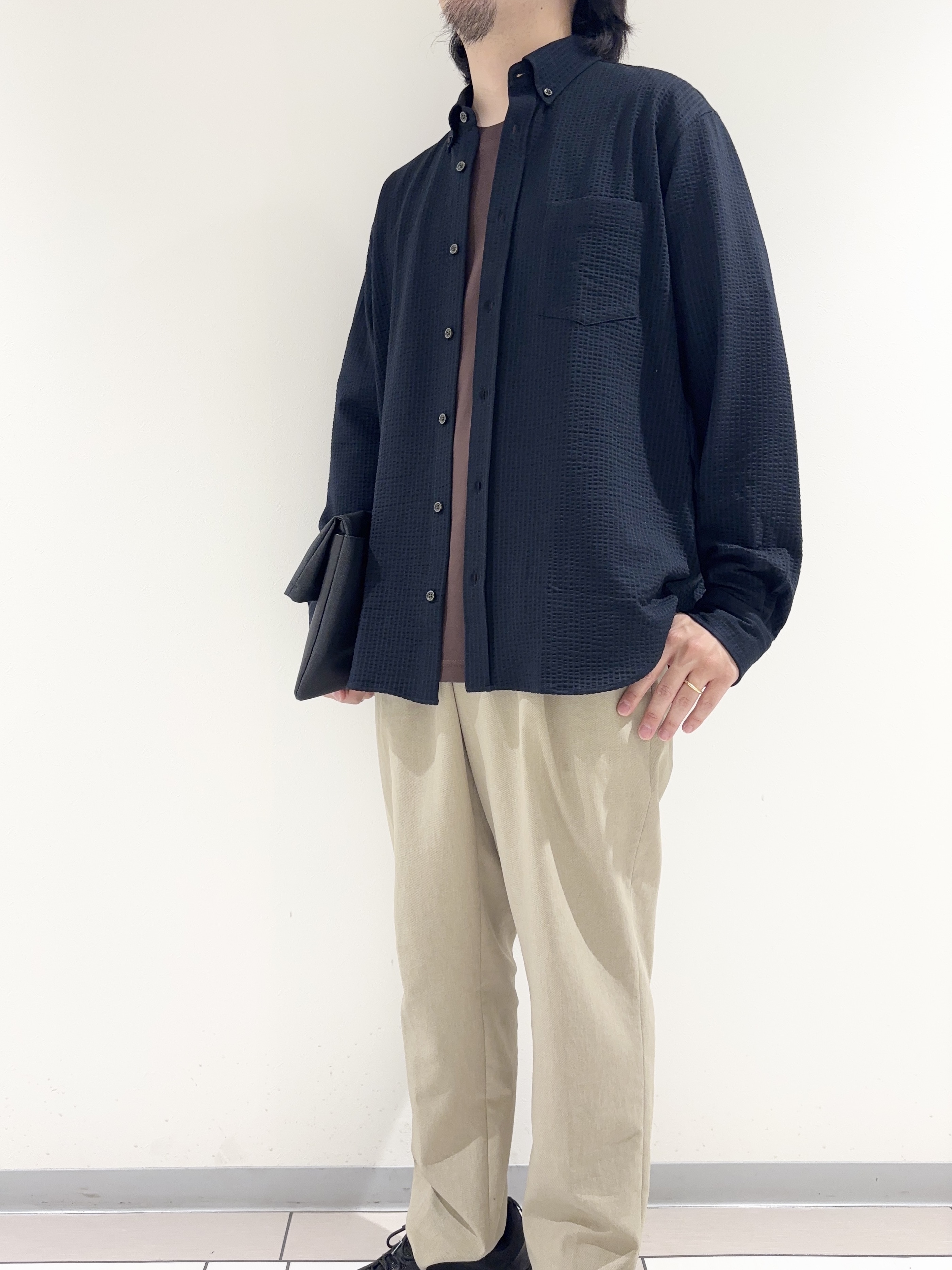 及川さんの「TAKEO KIKUCHI｜【抗菌防臭/シーズンレス】シアサッカー ジャージシャツ」を使ったコーディネート