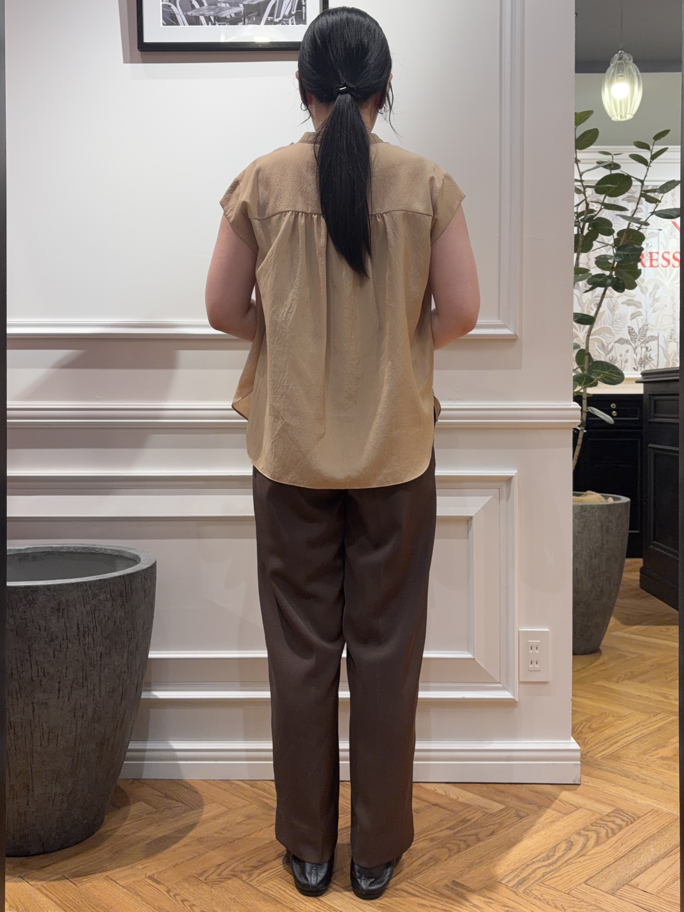 SAKAIさんの「DRESSTERIOR｜フレンチスリーブ　フリルブラウス」を使ったコーディネート