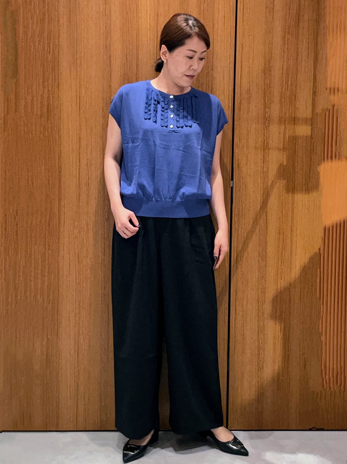 akikoさんの「index｜【接触冷感／UV】フリルフレンチスリーブニット《洗濯機OK》」を使ったコーディネート