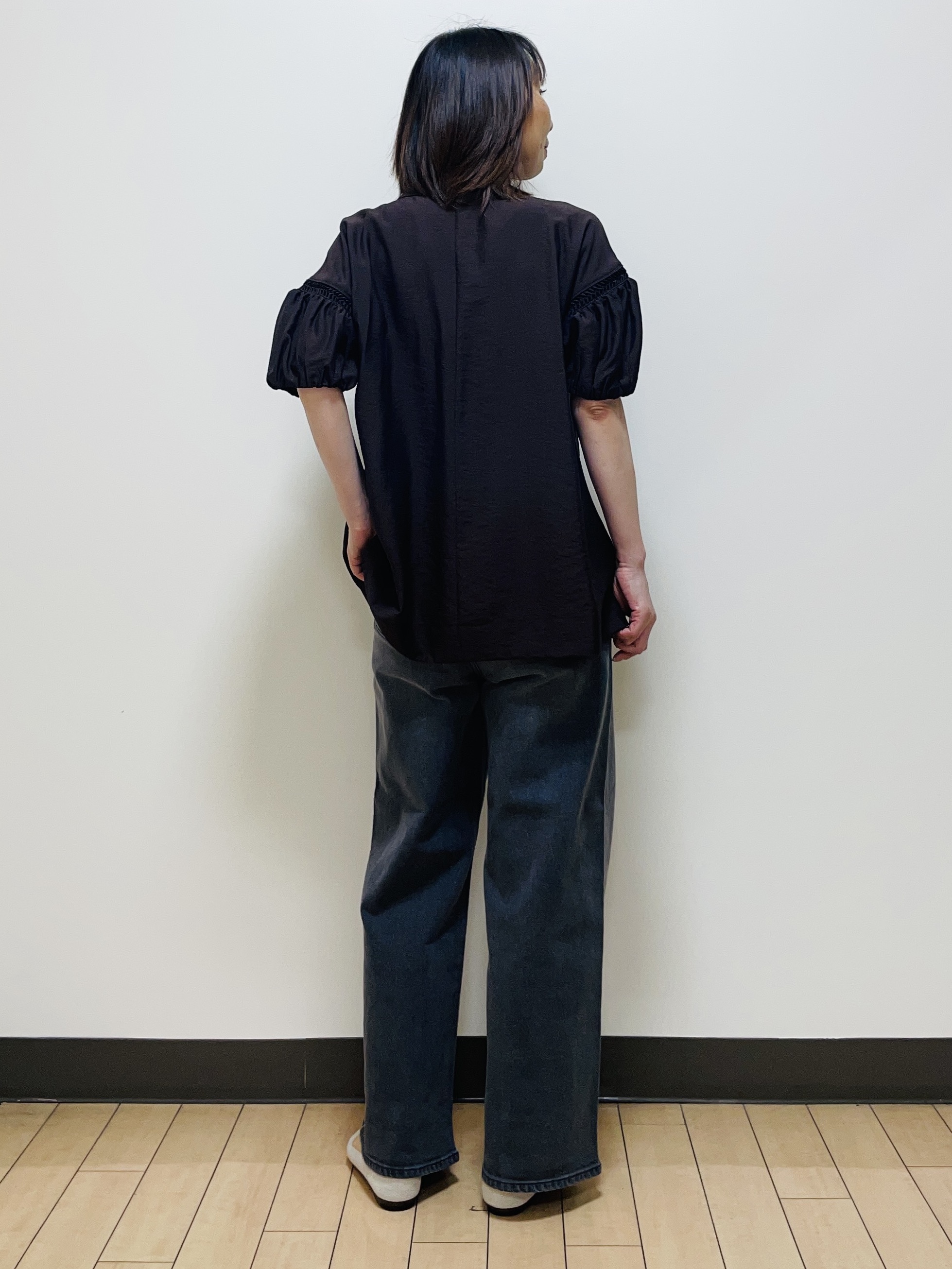 Riiさんの「Reflect｜ボリュームスリーブオフボディブラウス」を使ったコーディネート