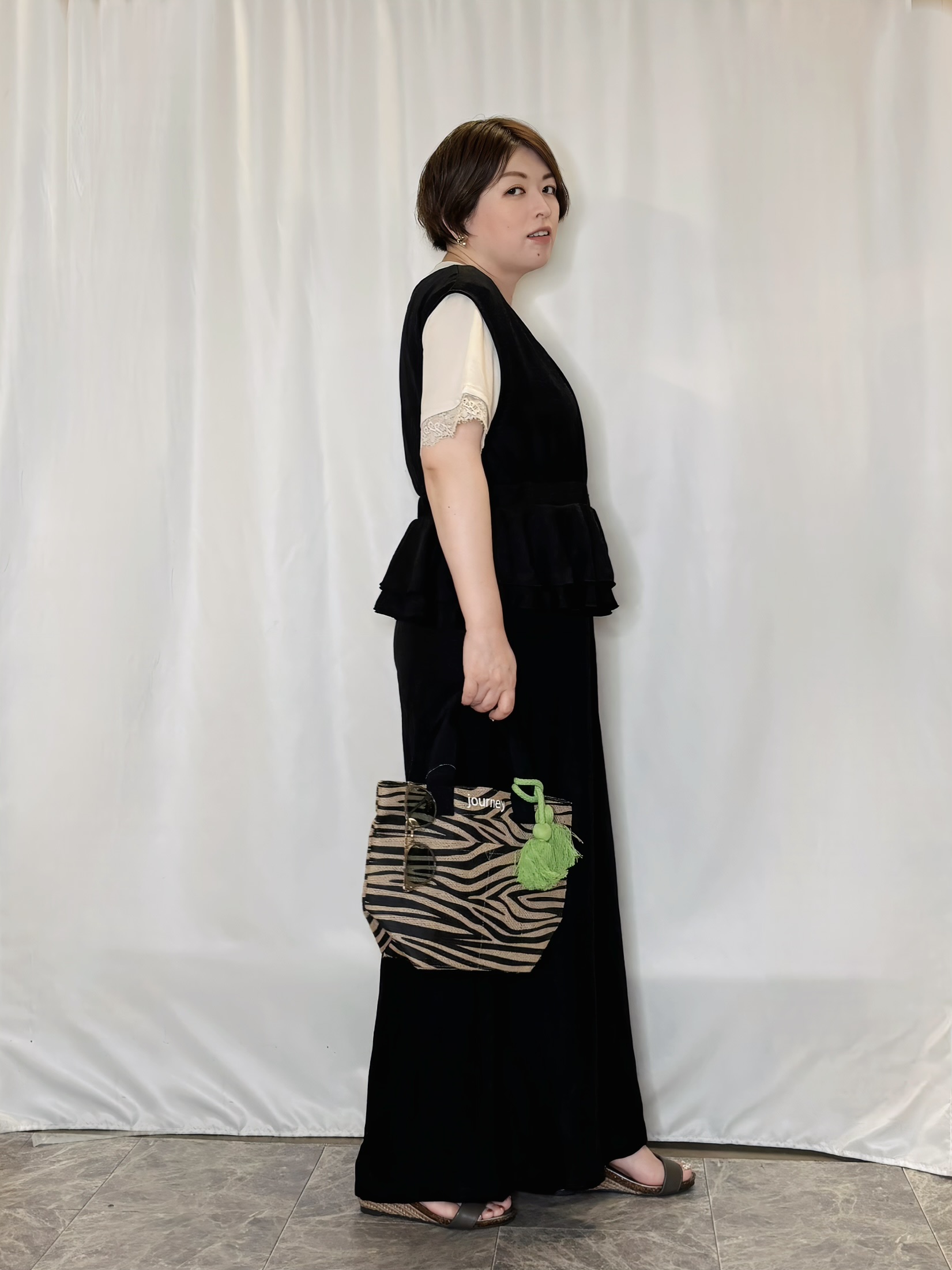 たみさんの「SHOO･LA･RUE｜【S-LL/洗濯機可】ラクにキレイに Vネックペプラムオールインワン」を使ったコーディネート