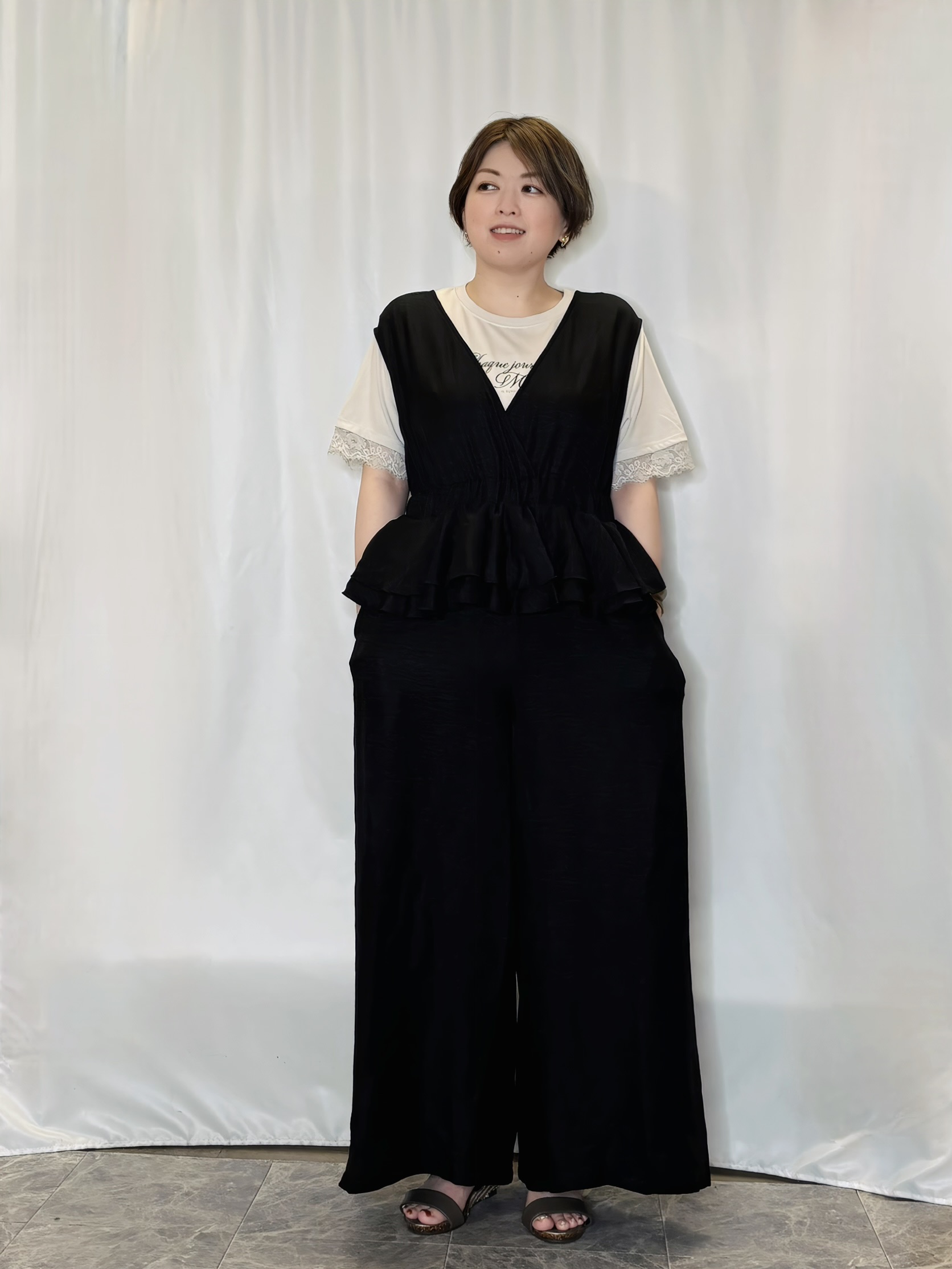 たみさんの「SHOO･LA･RUE｜【S-LL/洗濯機可】ラクにキレイに Vネックペプラムオールインワン」を使ったコーディネート