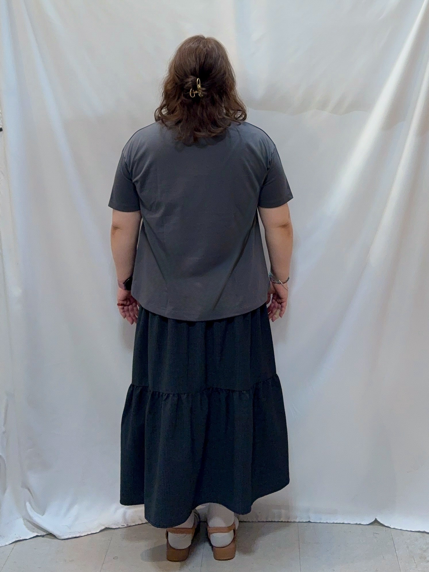 kotoさんさんの「SHOO･LA･RUE｜【ひんやり/体型カバー】プリントデザインが目を惹く 裾シャーリングTシャツ」を使ったコーディネート