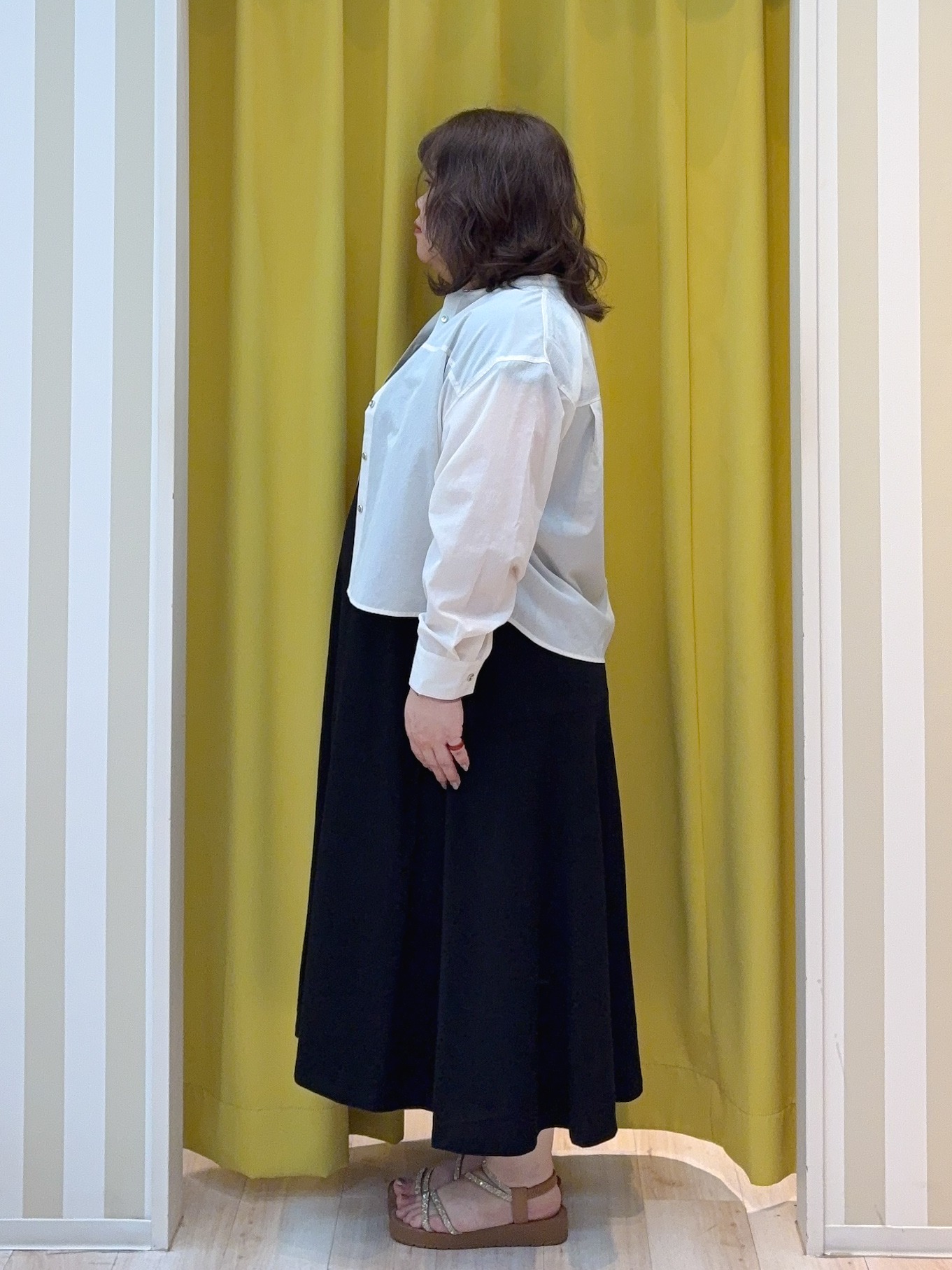 kotoさんさんの「SHOO･LA･RUE｜【通気性〇/S-LL/洗濯機可】さらりと心地よい。ノーカラーシャツ」を使ったコーディネート