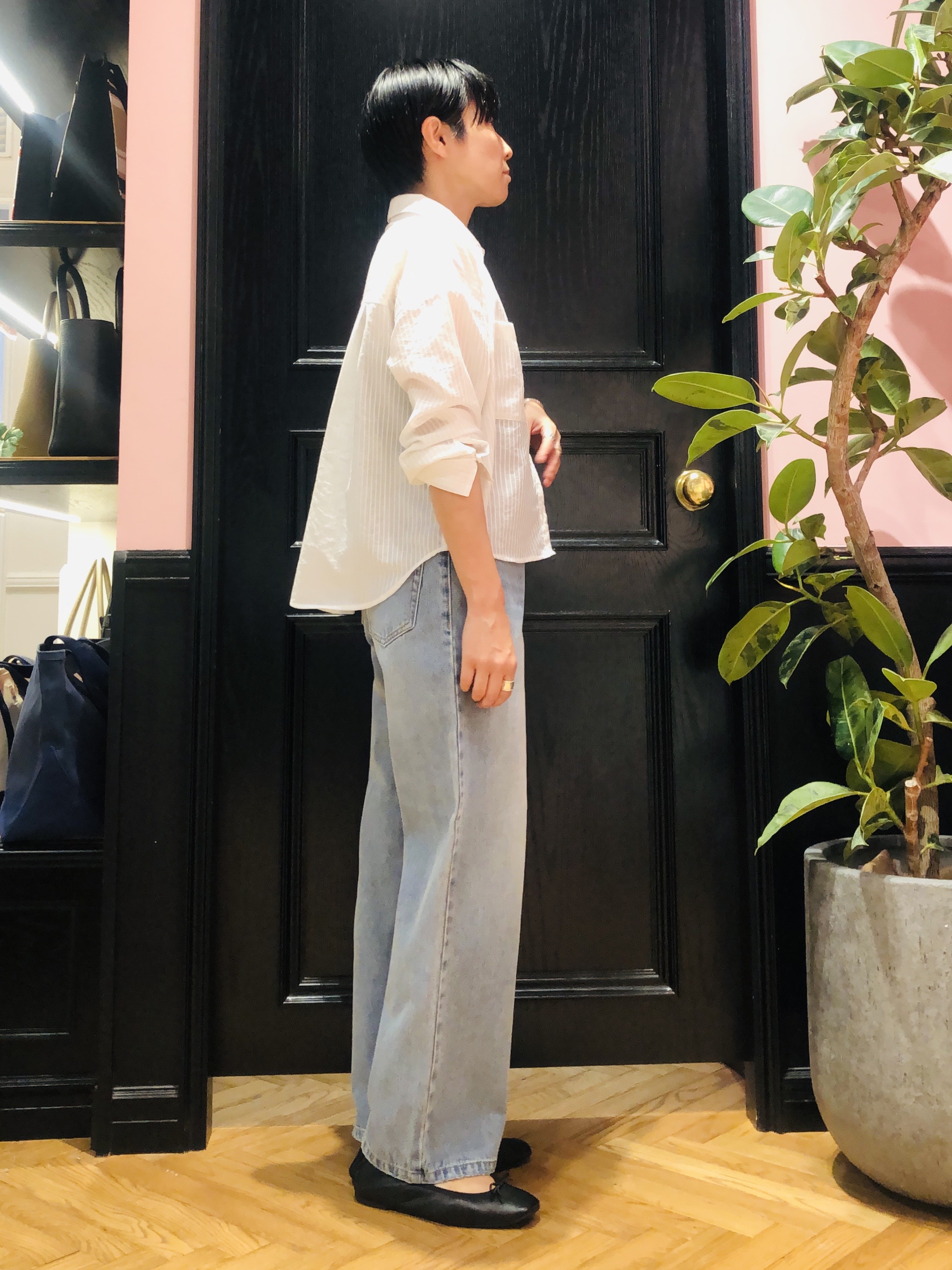 OGATAさんの「DRESSTERIOR｜シアーストライプクロップドシャツ」を使ったコーディネート