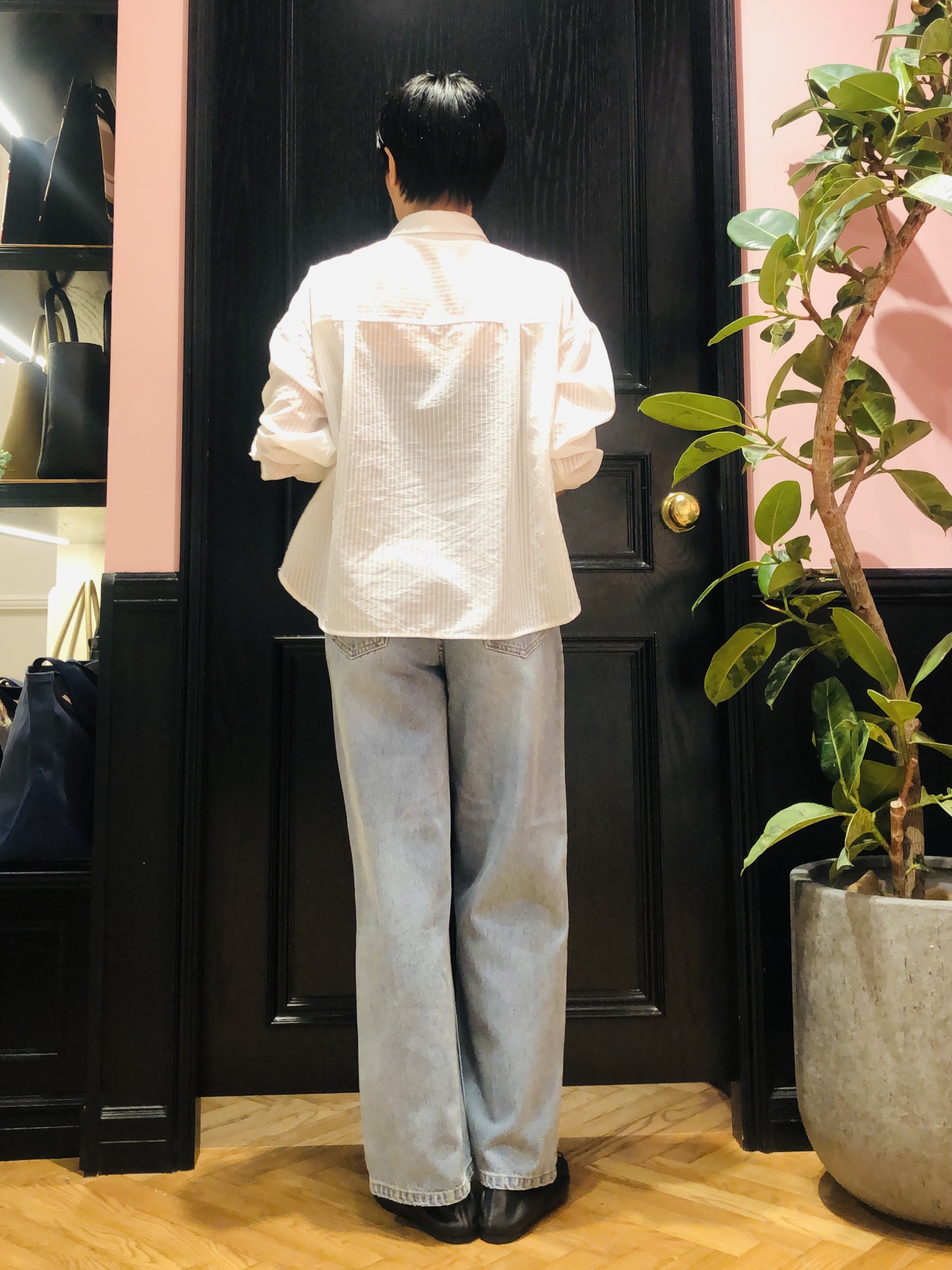 OGATAさんの「DRESSTERIOR｜シアーストライプクロップドシャツ」を使ったコーディネート