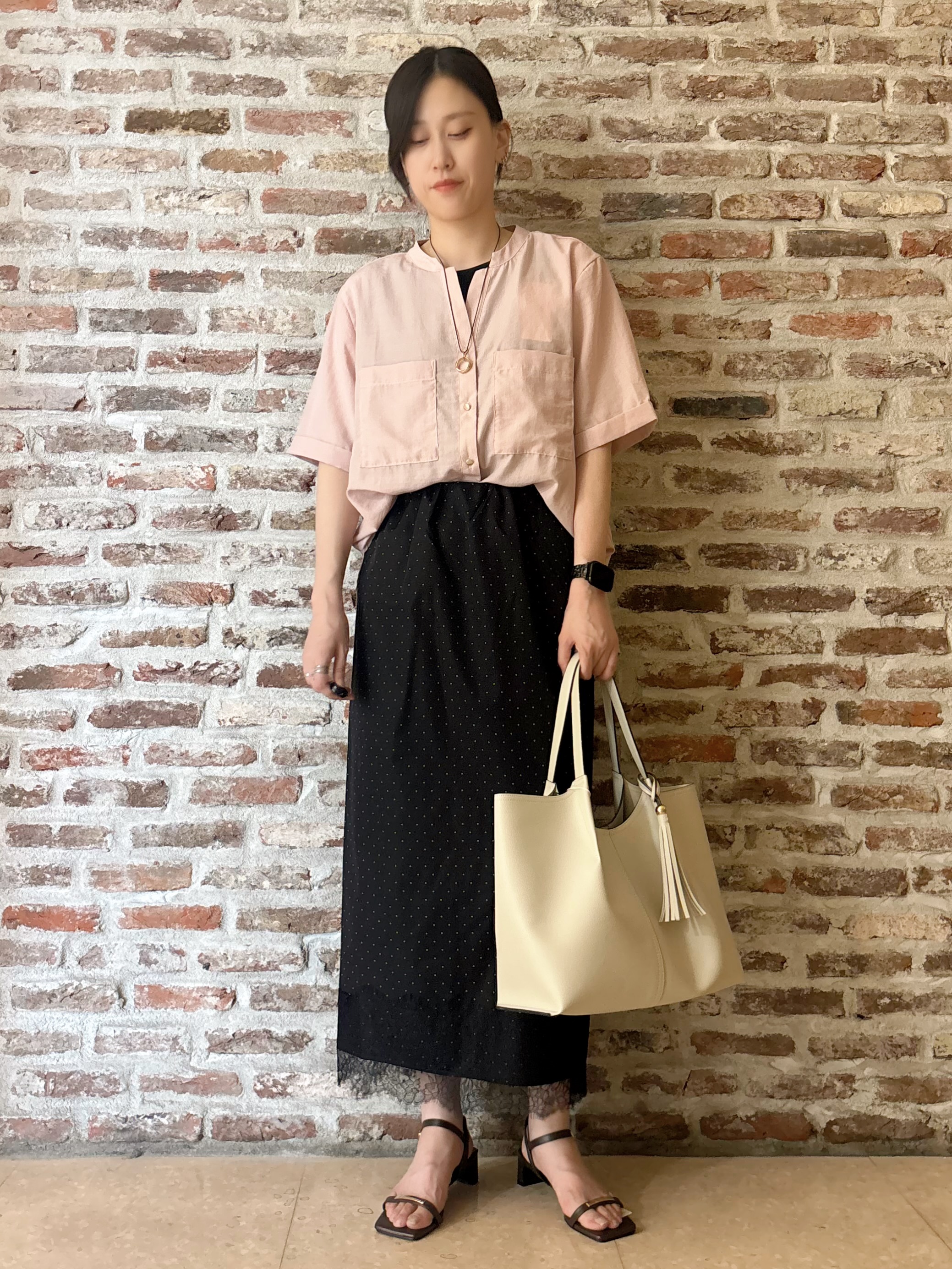 しばさんの「THE SHOP TK｜【M-XL/さりげなく二の腕カバー】5分袖Wポケットシャツ」を使ったコーディネート