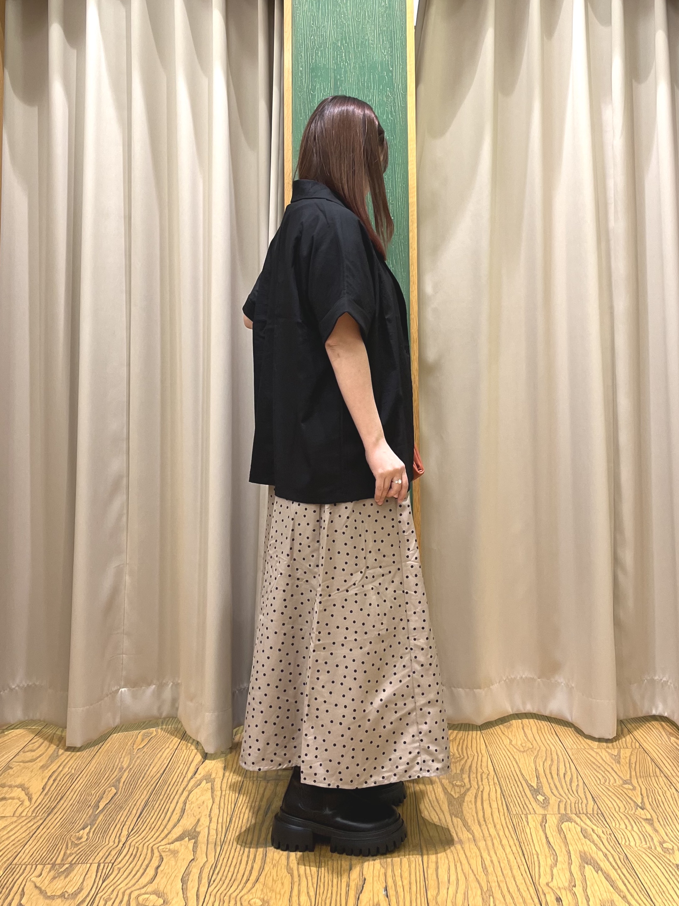 ゆっきーさんの「SHOO･LA･RUE｜【S-LL】大人っぽく着られる ジェルロゴプリントTシャツ」を使ったコーディネート