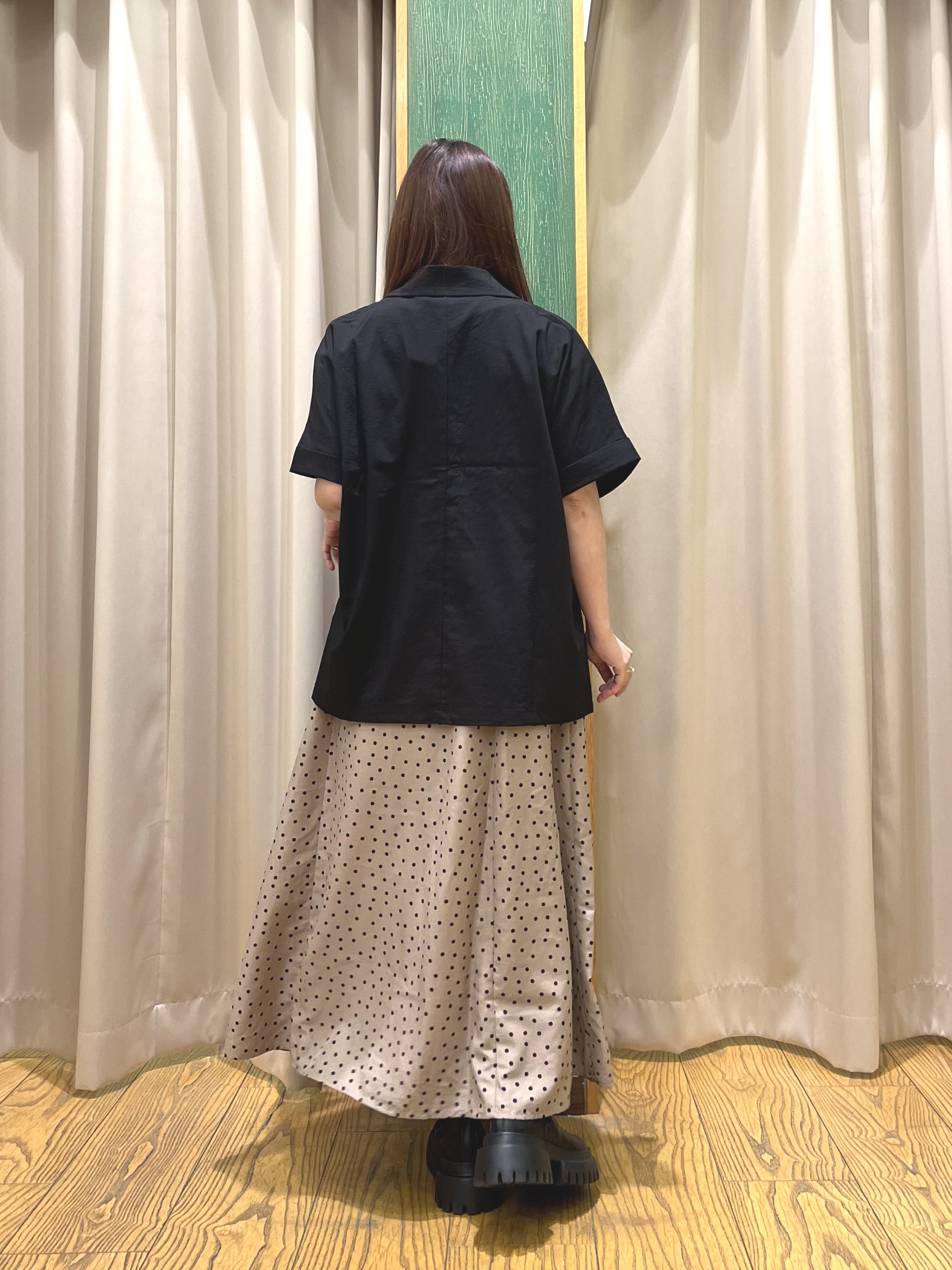 ゆっきーさんの「SHOO･LA･RUE｜【S-LL】大人っぽく着られる ジェルロゴプリントTシャツ」を使ったコーディネート